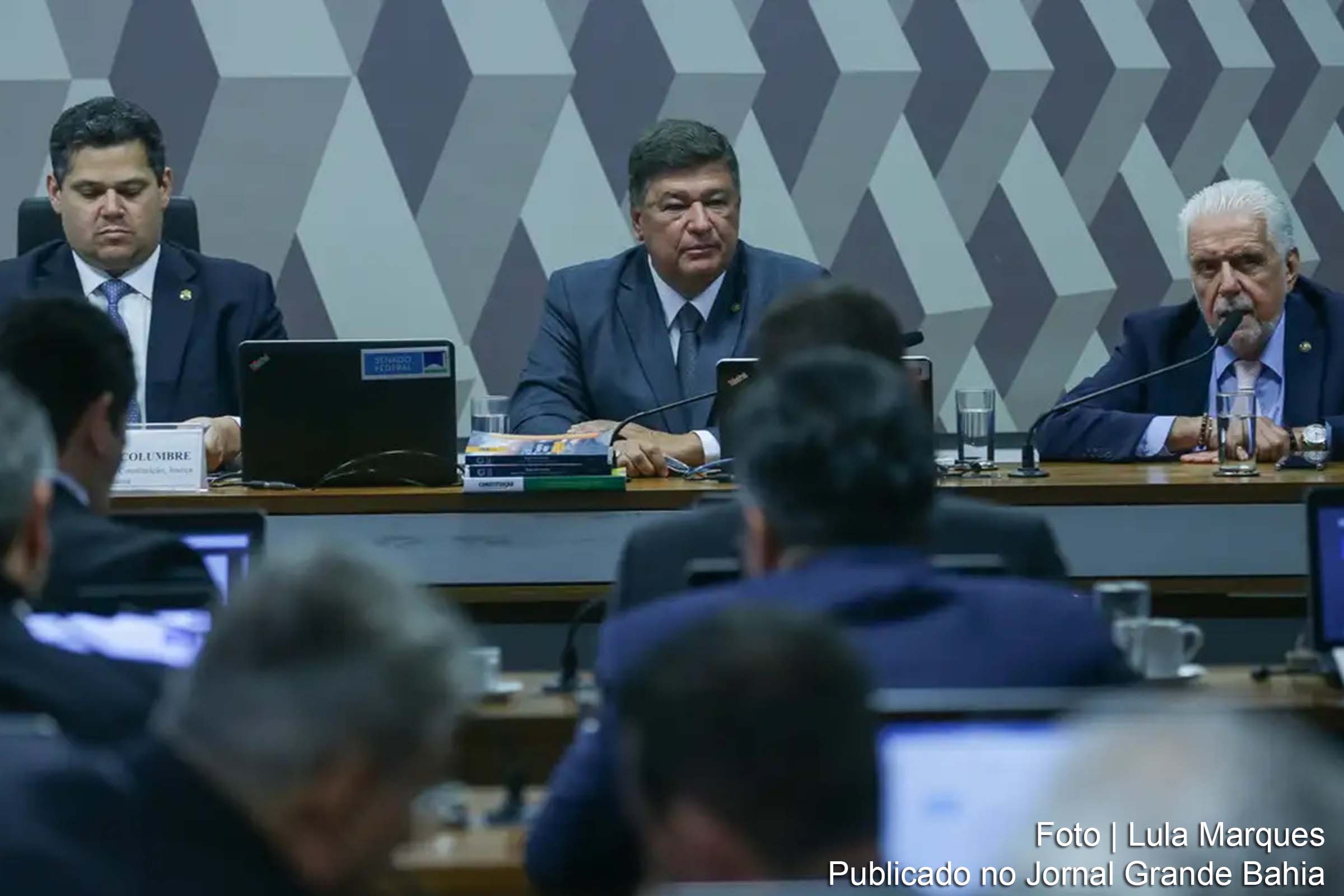 Votação da Proposta de Emenda à Constituição 65/2023 é adiada para agosto para buscar acordo com o governo federal.