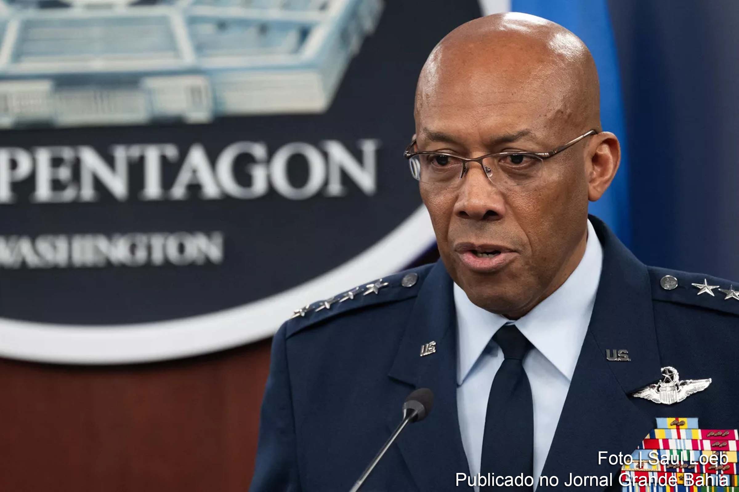 Chefe do Estado-Maior Conjunto, general Charles Q. Brown Jr., destaca as opções militares dos EUA para evitar que o Irã adquira armas nucleares.