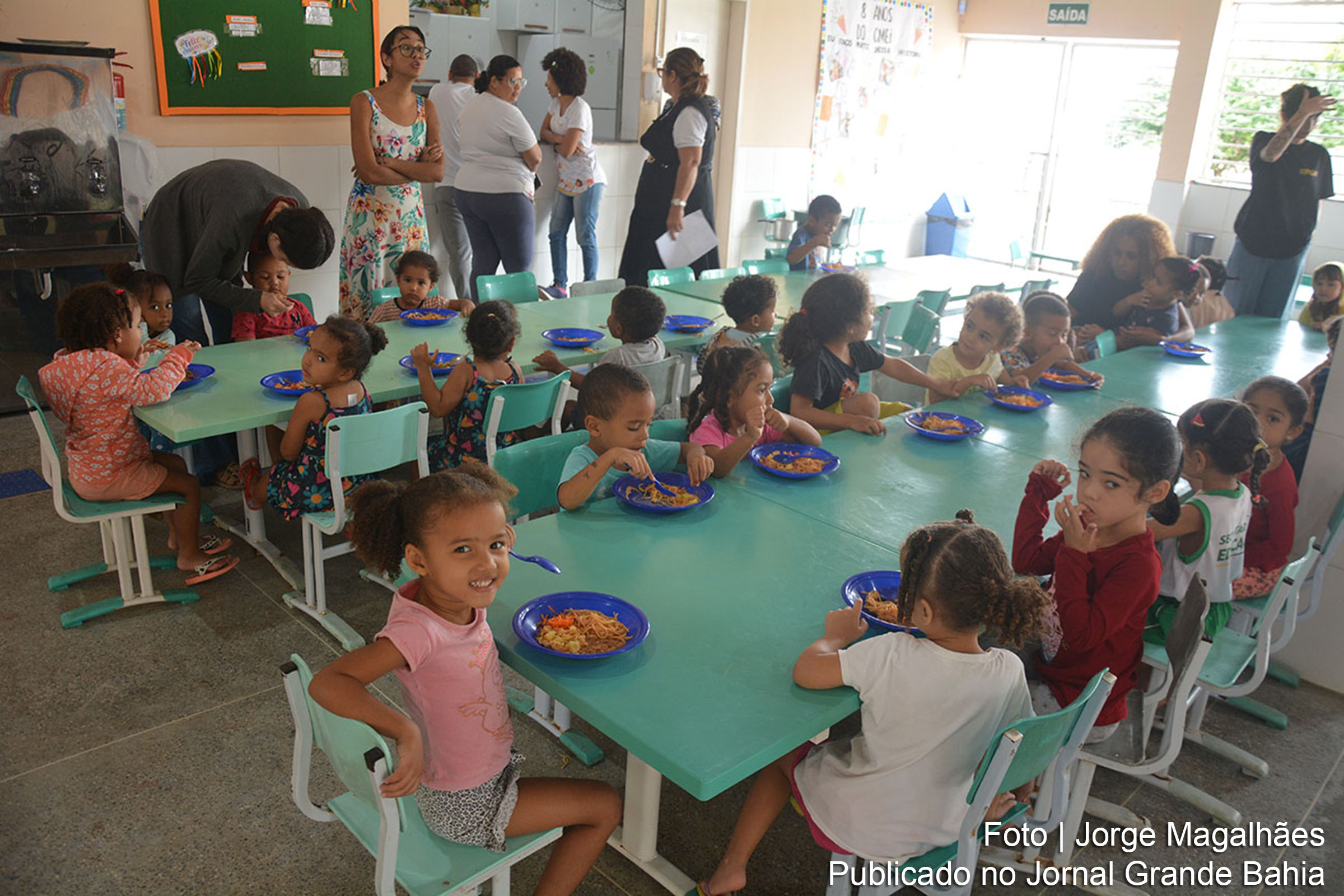 Escolas municipais de Feira de Santana oferecem alimentação balanceada e em tempo integral, promovendo hábitos saudáveis e aprendizagem entre os alunos.