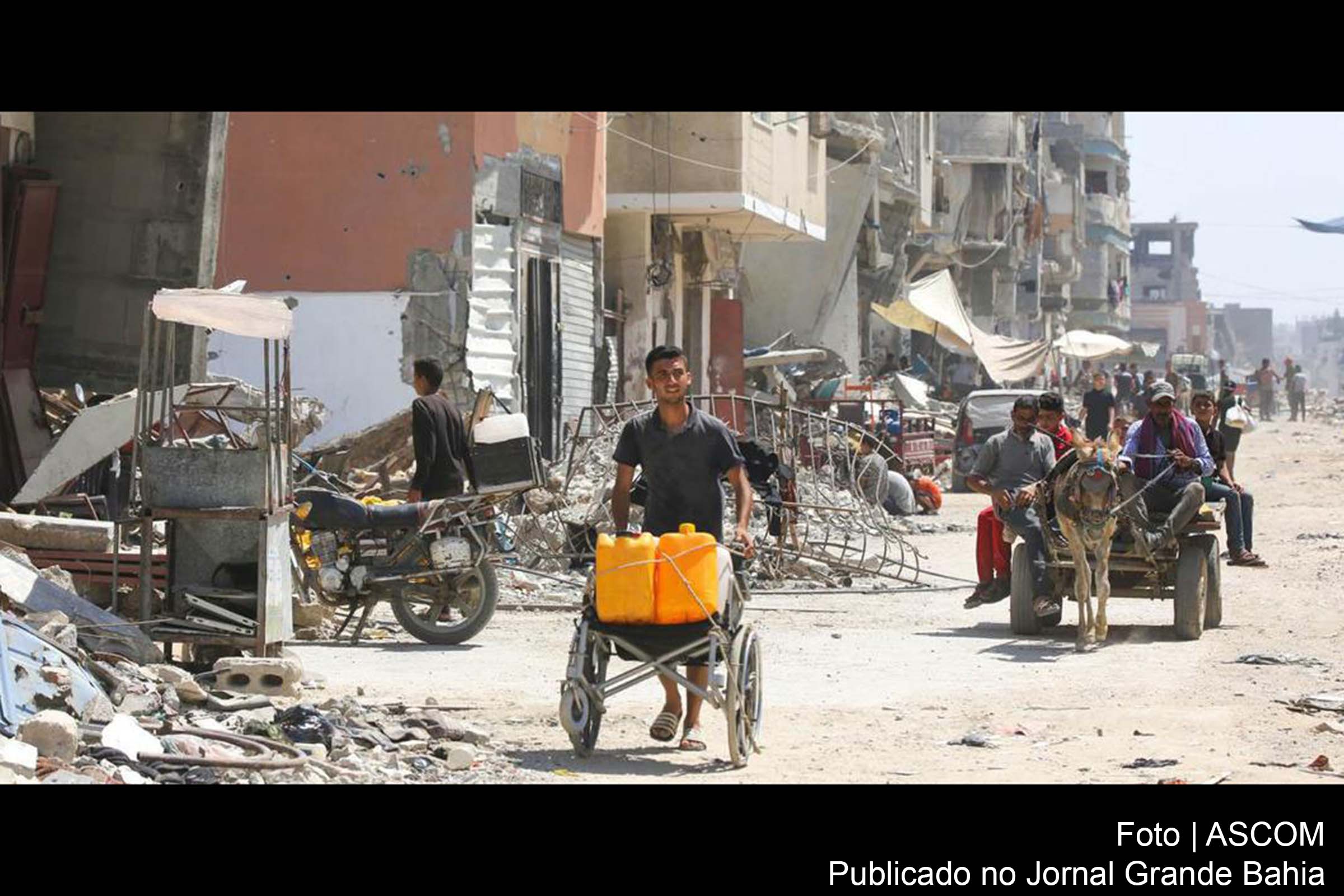 Intensos combates na Cidade de Gaza resultam em deslocamento em massa e dificuldades no acesso à ajuda humanitária.