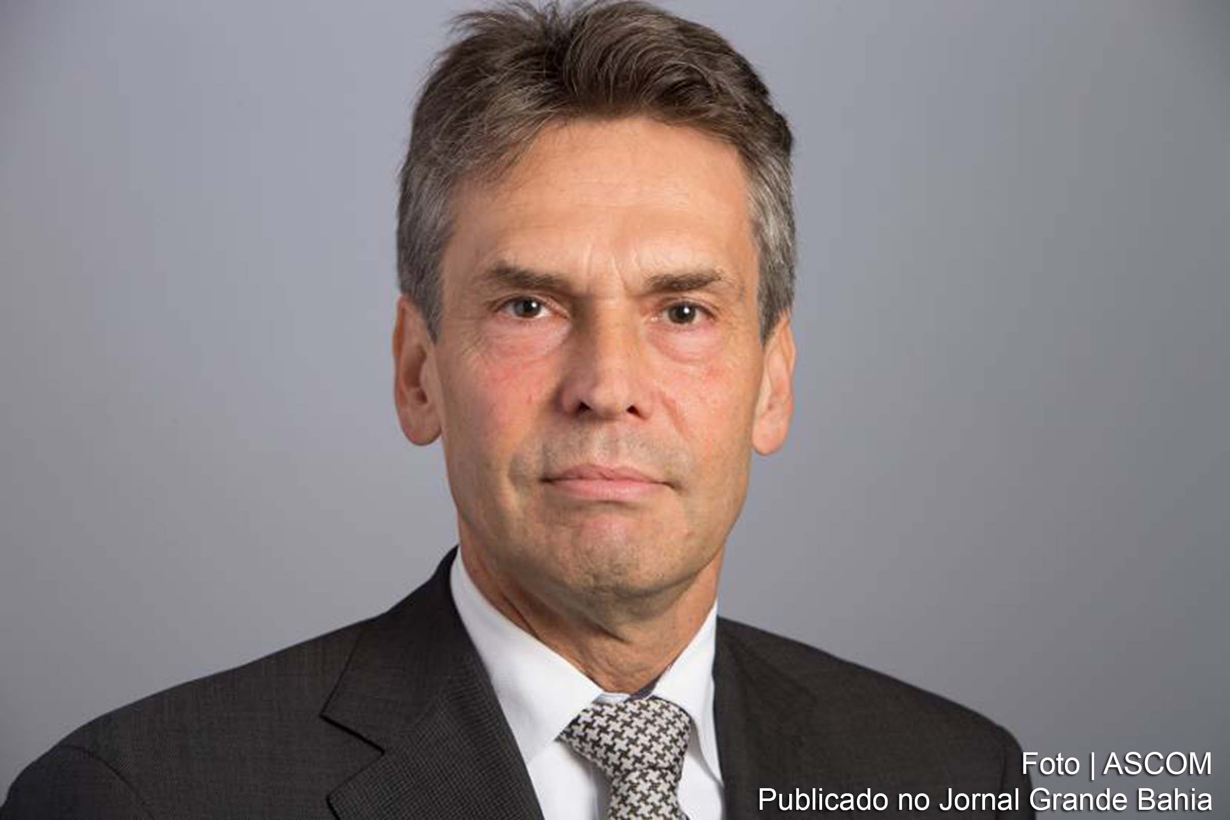 Holanda inaugura gabinete com primeiro-ministro neutro nomeado pelos partidos da coalizão, sem votação popular ou parlamentar.