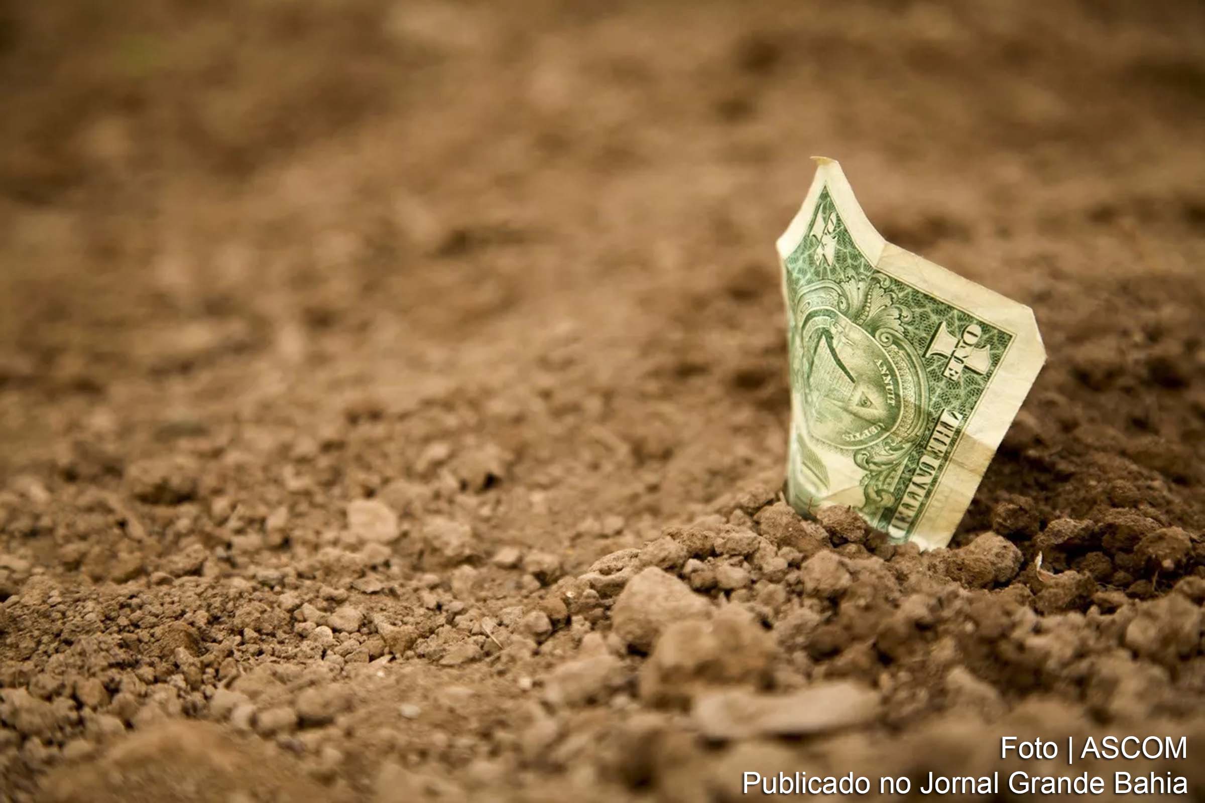 Analista financeiro destaca o papel controverso do dólar como ferramenta política globalmente influente desde Bretton Woods.