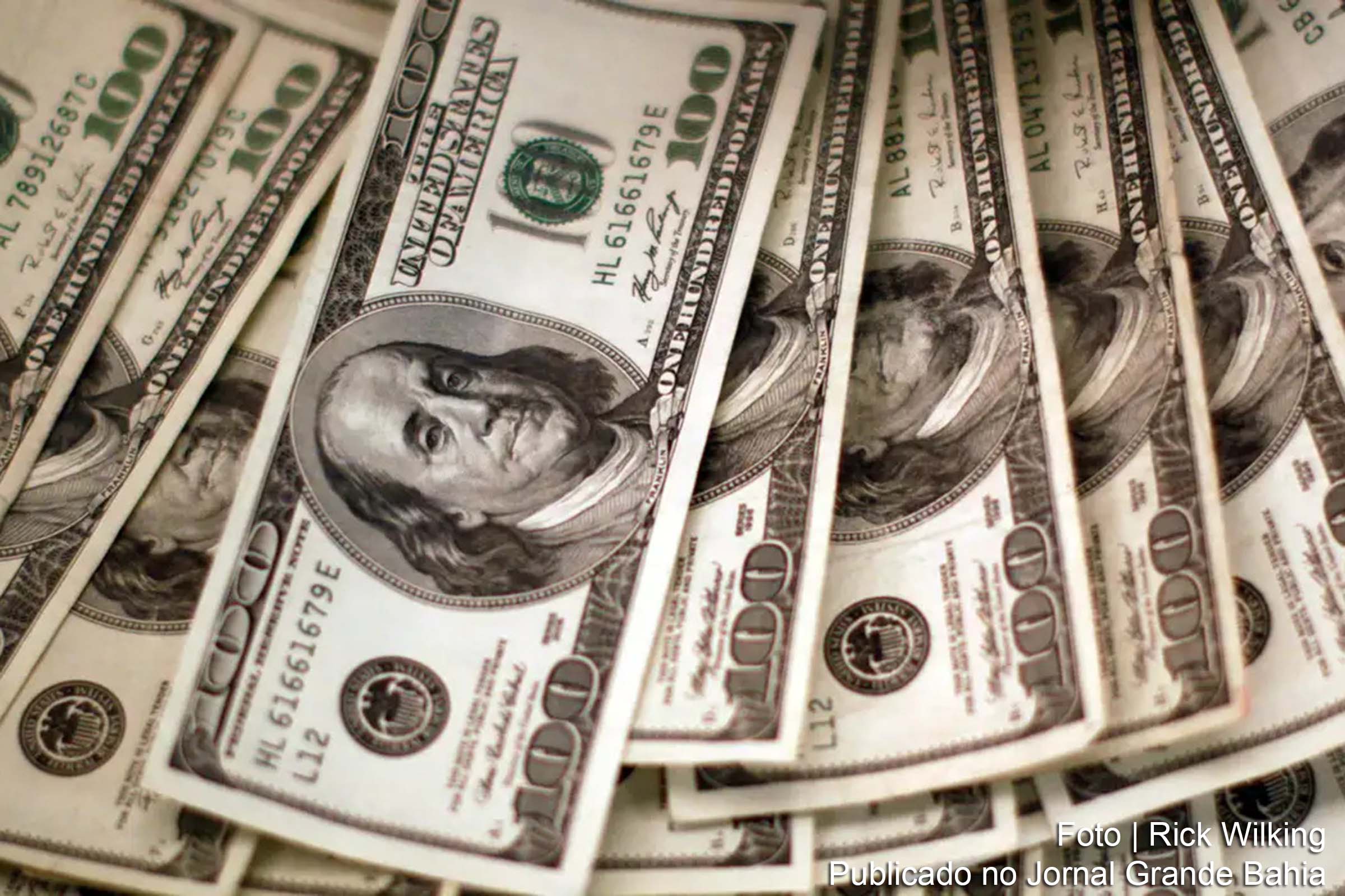 O índice Ibovespa registra nona alta consecutiva, impulsionado pela queda da inflação nos Estados Unidos e pelo desempenho de ações de setores estratégicos.