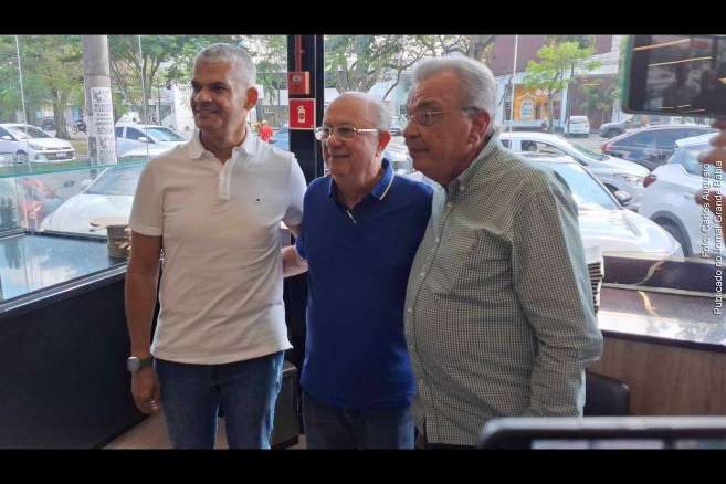 Ex-deputado estadual Targino Machado declara apoio a José Ronaldo para prefeito de Feira de Santana e Furão, em São Gonçalo dos Campos. O ex-deputado estadual critica Poder Judiciário por lentidão no arquivou inquérito contra ele por falta de provas, afirmando que vai buscar reparação.