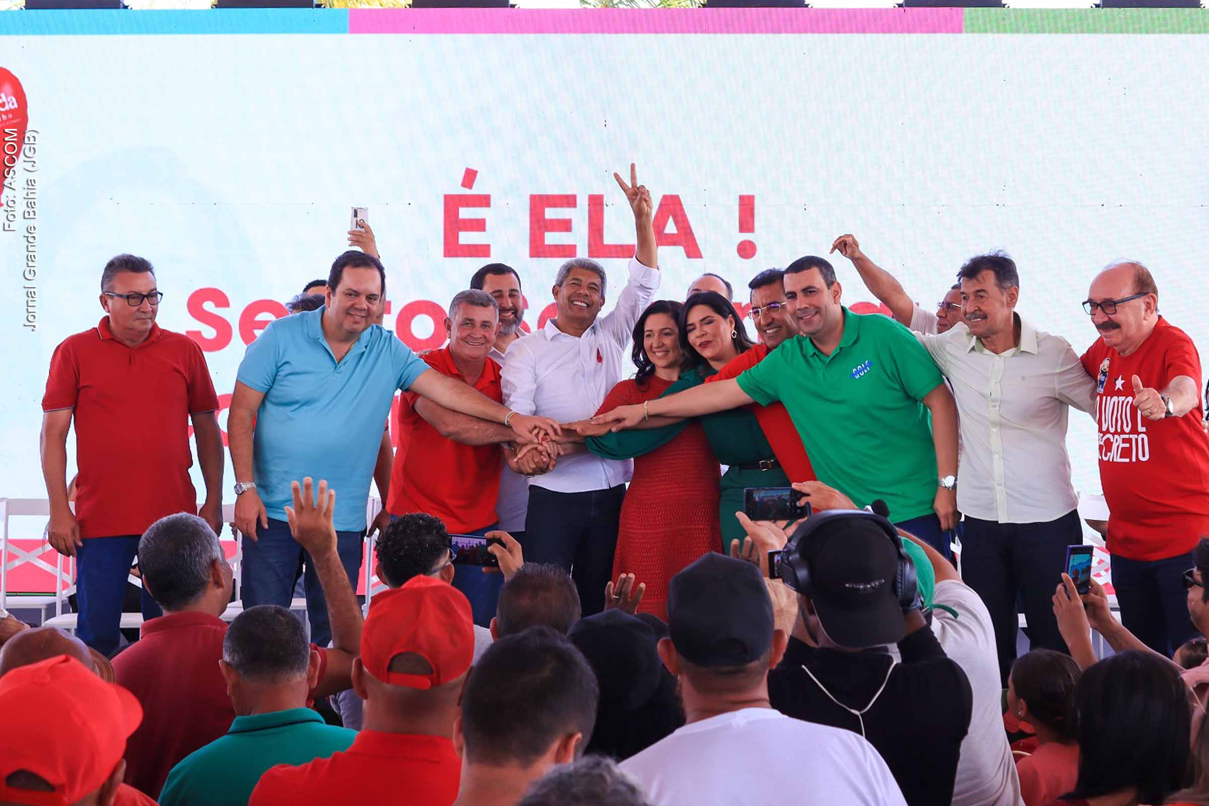 Evento marca oficialização das candidaturas de Giselda Carvalho e Doval do Pirí à prefeitura de Sento Sé, com expressiva participação popular, apoio de lideranças políticas e com o governador Jerônimo Rodrigues.