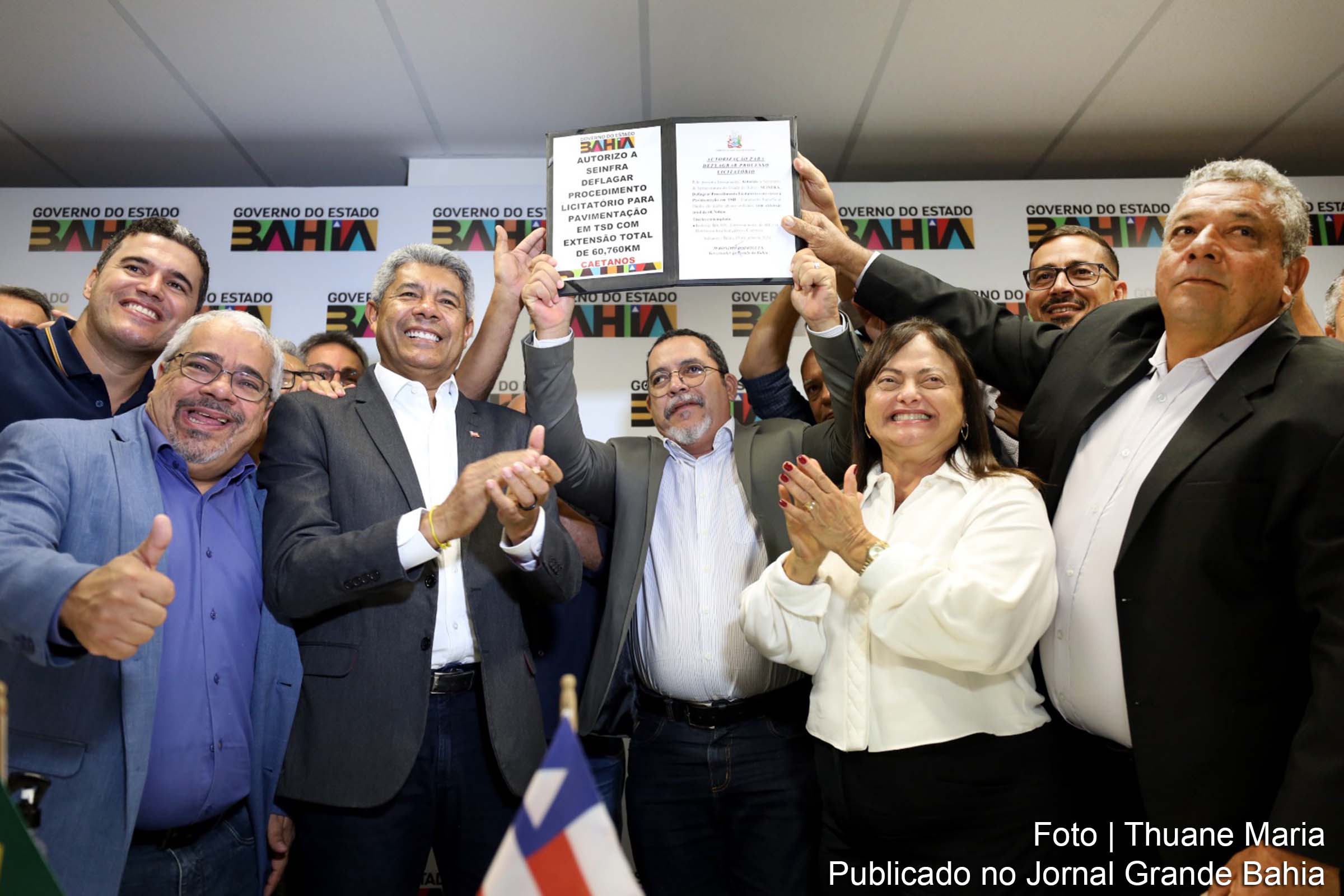 Com autorização para pavimentação em Caetanos, Bahia passa a ter todos os 417 municípios interligados por asfalto, diz governador Jerônimo Rodrigues