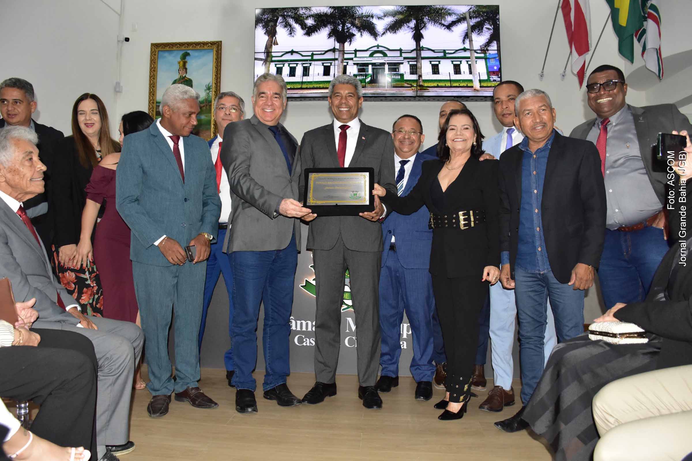 Governador Jerônimo Rodrigues recebe o Título de Cidadão Feirense e a Comenda Maria Quitéria em sessão solene na Câmara Municipal de Feira de Santana.
