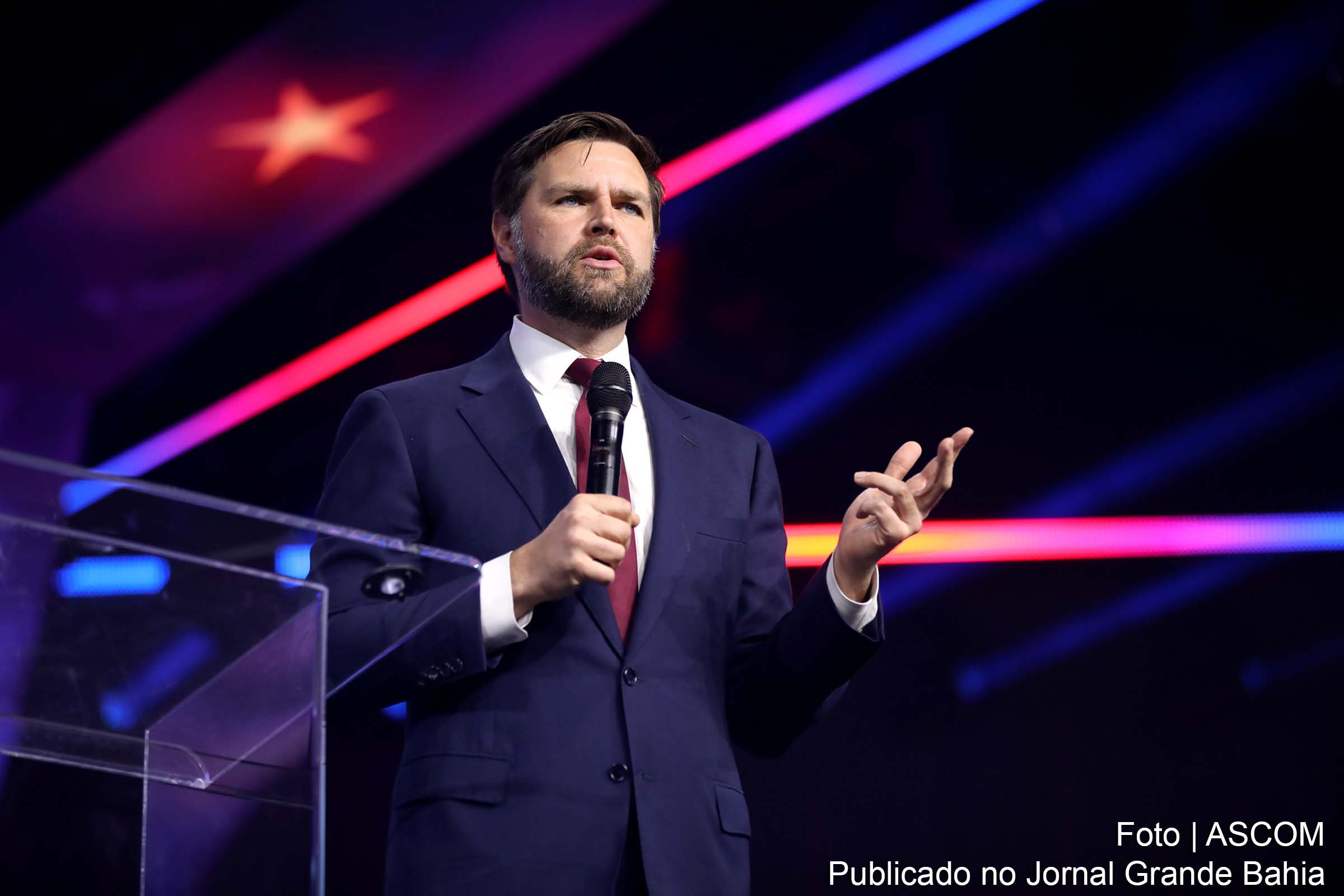 Senador Vance é criticado por sua posição sobre o conflito ucraniano.