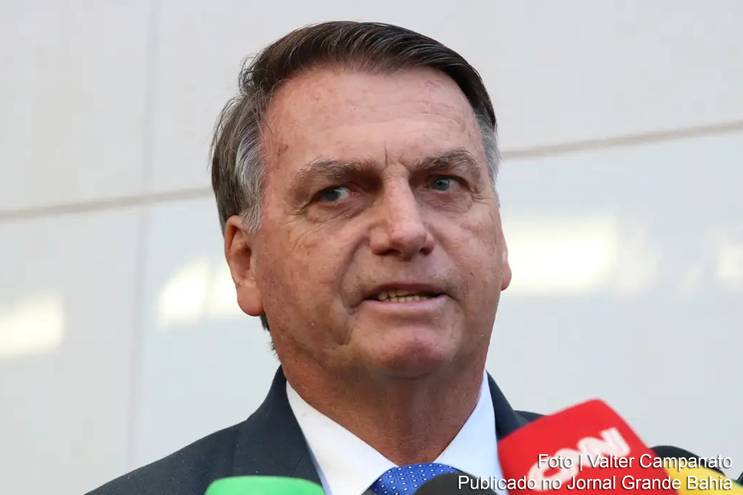 A Polícia Federal indiciou o ex-presidente Jair Bolsonaro e seu ex-ajudante de ordens Mauro Cid no caso de desvios e vendas de presentes de autoridades estrangeiras.