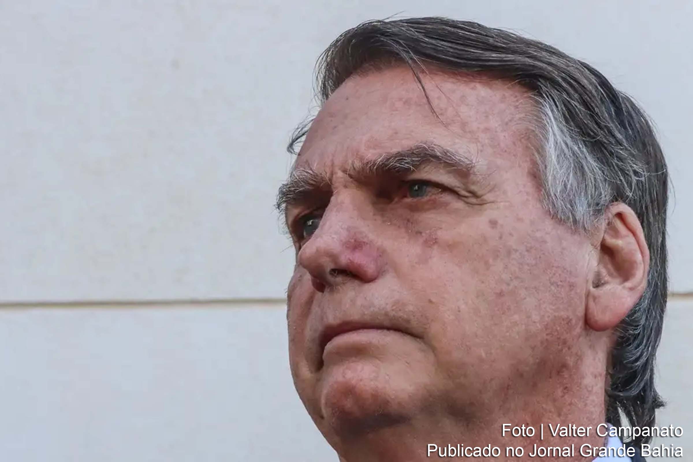 Esquema envolvendo joias e artigos de luxo recebidos como presentes oficiais durante a presidência de Jair Bolsonaro atrai atenção da imprensa global.