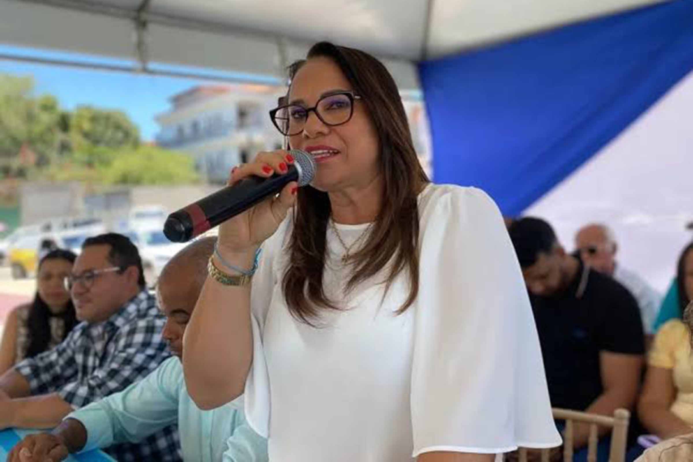 Keinha Jesus (PDT), prefeita de Araci.