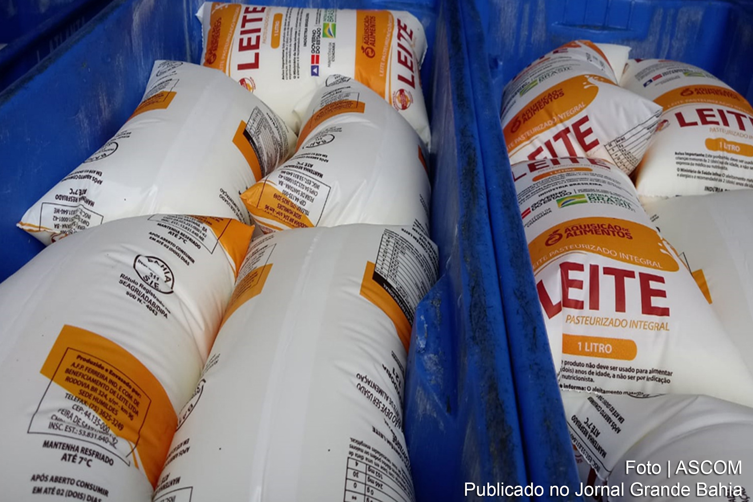 A diminuição na quantidade de leite entregue ao município compromete a assistência a cerca de 12.000 pessoas cadastradas, refletindo em falta de abastecimento e impacto na segurança alimentar.