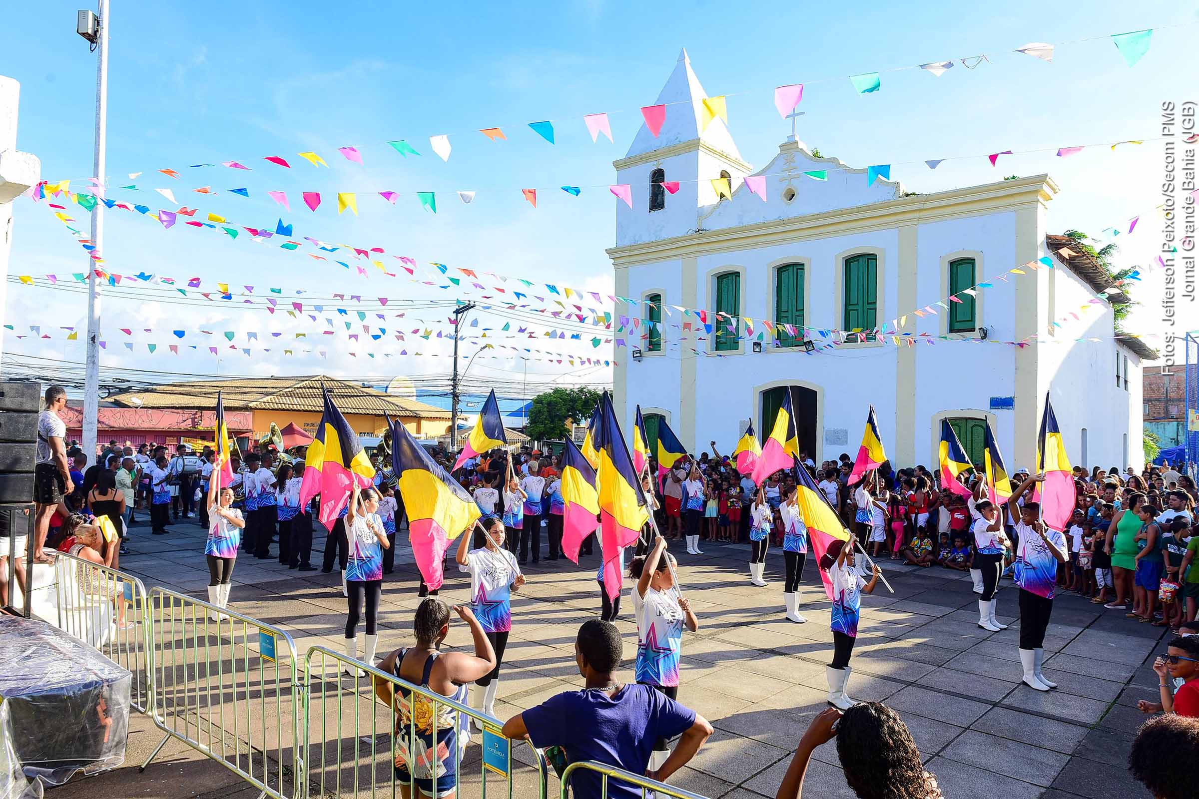 Chegada do Fogo Simbólico do 2 de Julho a Salvador é marcada por cerimônia e espetáculo musical