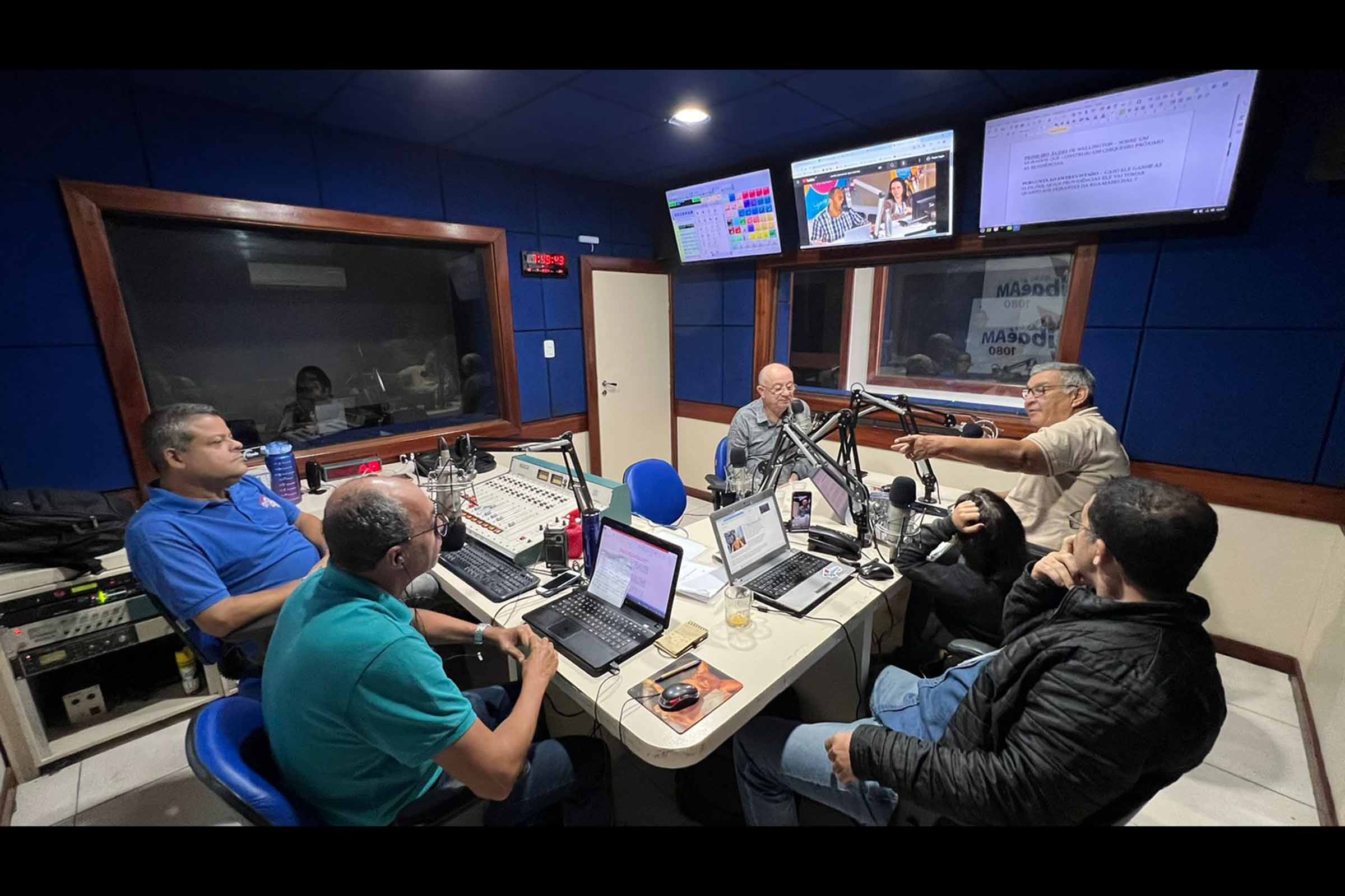 José Ronaldo, pré-candidato a prefeito de Feira de Santana, promete investir massivamente na saúde pública se eleito.