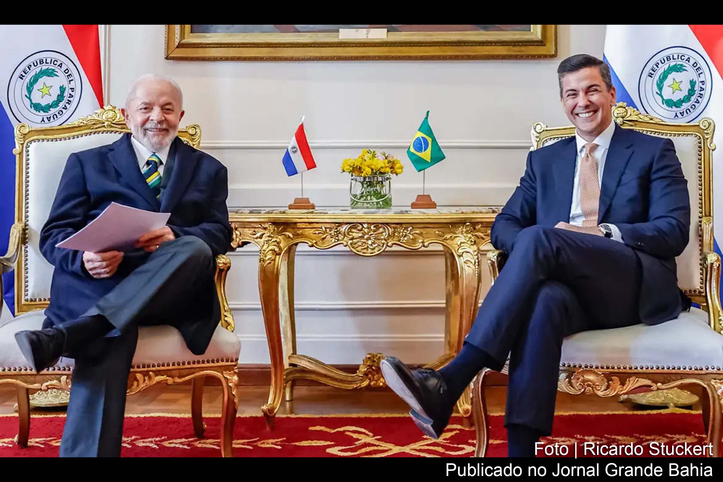Em Assunção, presidente brasileiro critica ausência de Javier Milei e destaca a importância da Argentina para o bloco econômico.