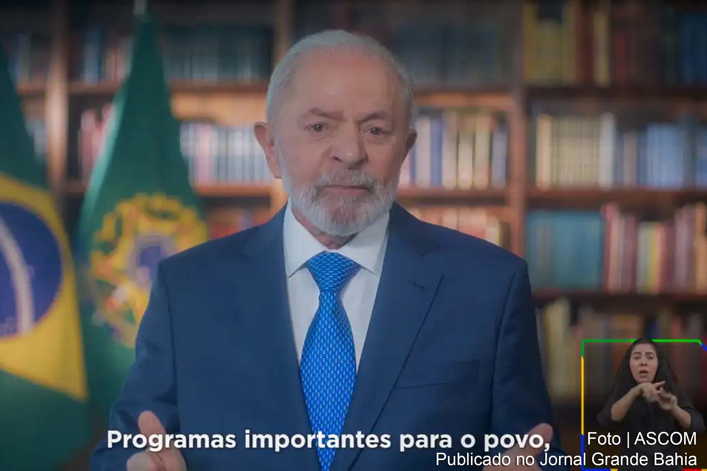 O presidente Luiz Inácio Lula da Silva ressaltou a reinserção do Brasil no cenário internacional e destacou conquistas econômicas e sociais durante um ano e meio de sua gestão.