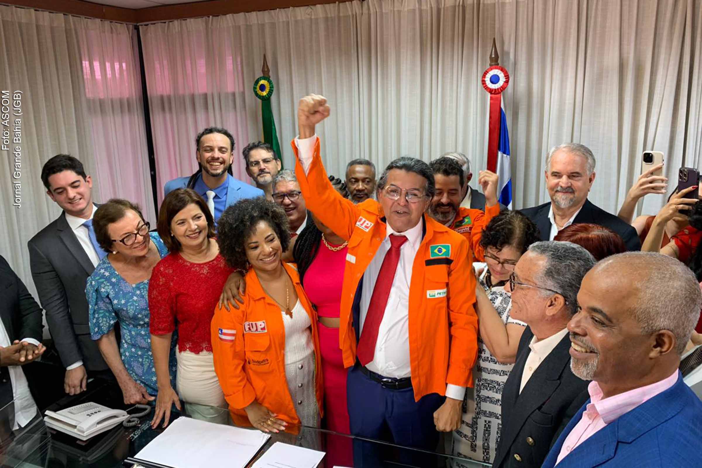 Radiovaldo Costa é empossado como deputado estadual do PT na Bahia em cerimônia na Assembleia Legislativa da Bahia (Alba), substituindo Neusa Cadore, nomeada secretária da pasta de Políticas para Mulheres do Governo do Estado.