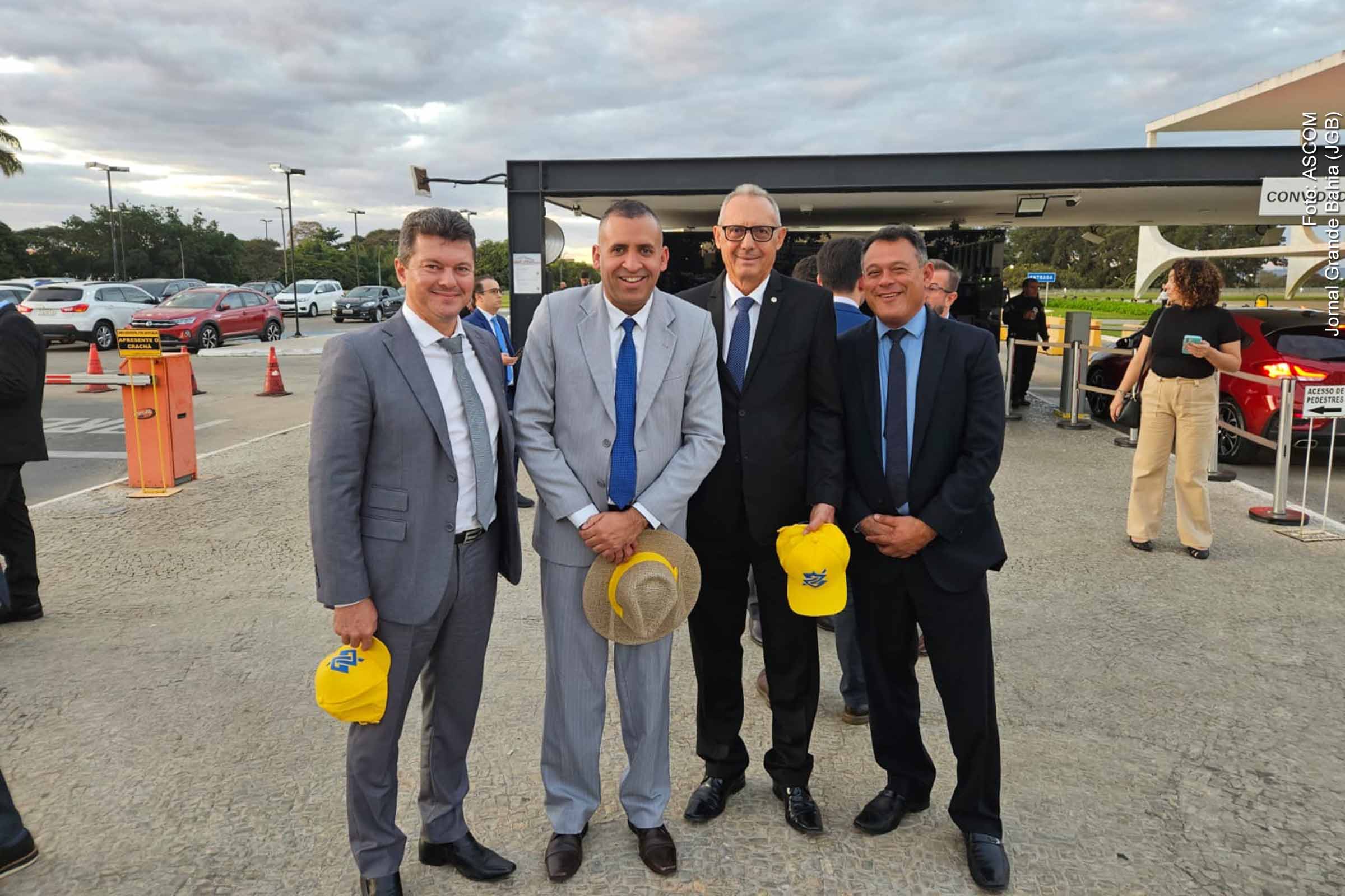 Wallison Tum, secretário da Agricultura da Bahia, participa do lançamento do Plano Safra Empresarial 2024/2025 no Palácio do Planalto, representando o governador Jerônimo Rodrigues.