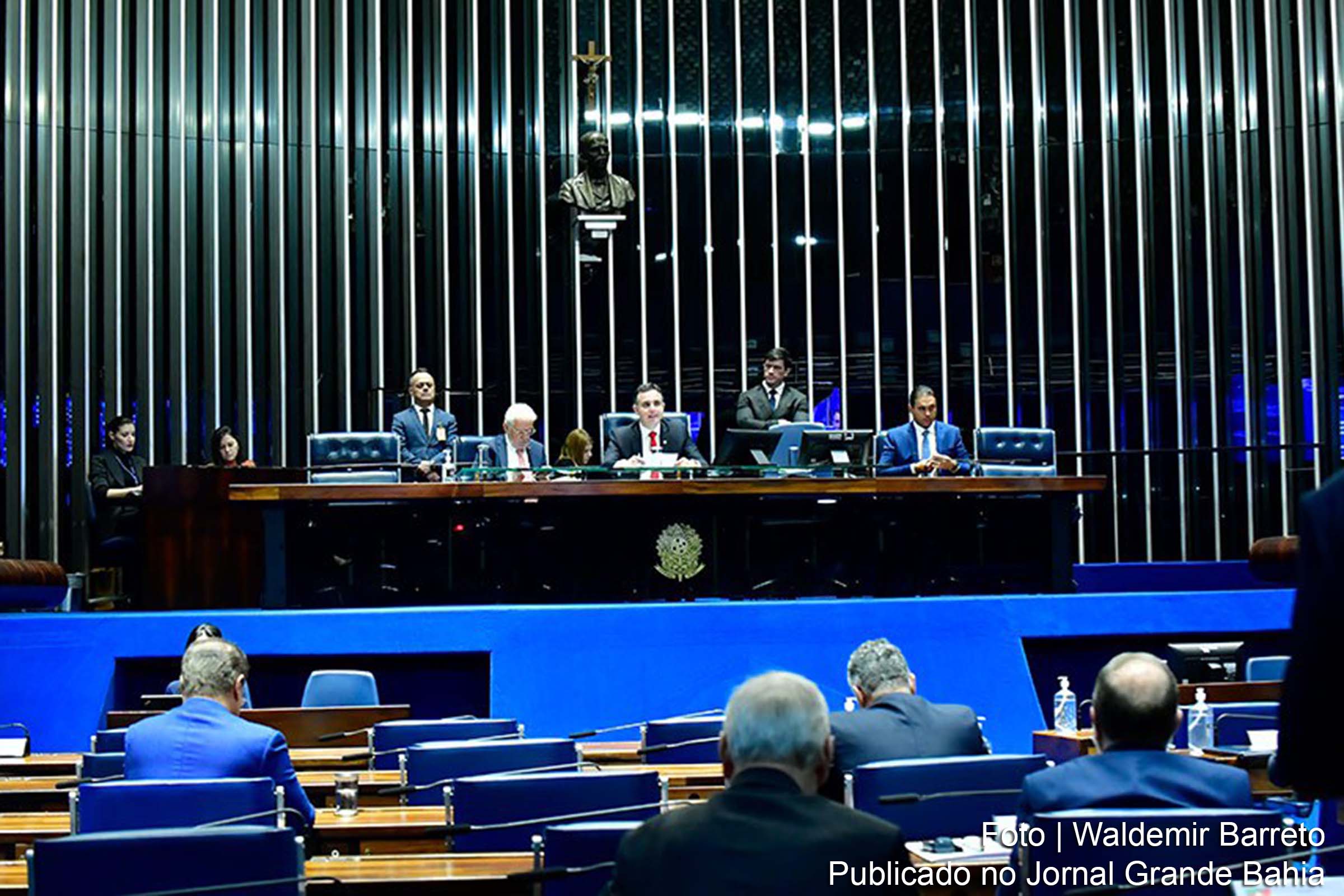 Proposta visa fortalecer recursos para capacitação e estrutura da Defensoria Pública da União.