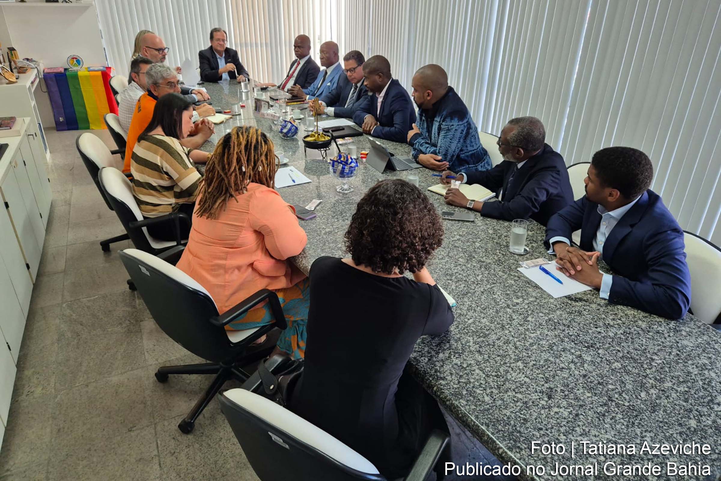 Secretaria de Turismo da Bahia, Vinci Airports, e governo do Benin trabalham juntos para estabelecer voo direto entre Cotonou e Salvador, promovendo intercâmbio cultural e turístico.