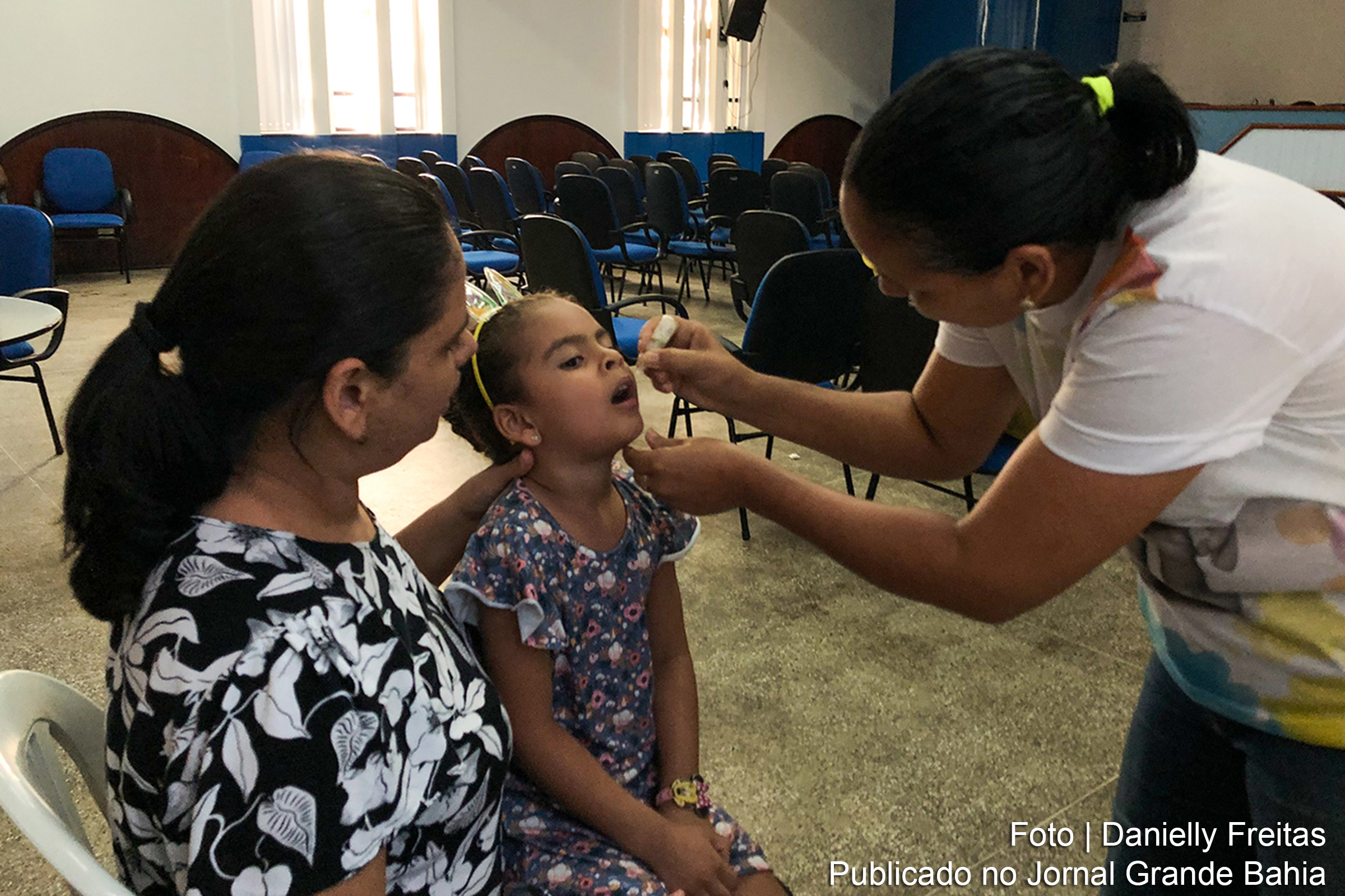 Campanha de vacinação contra a poliomielite em Feira de Santana busca alcançar cobertura vacinal ideal para proteger crianças.