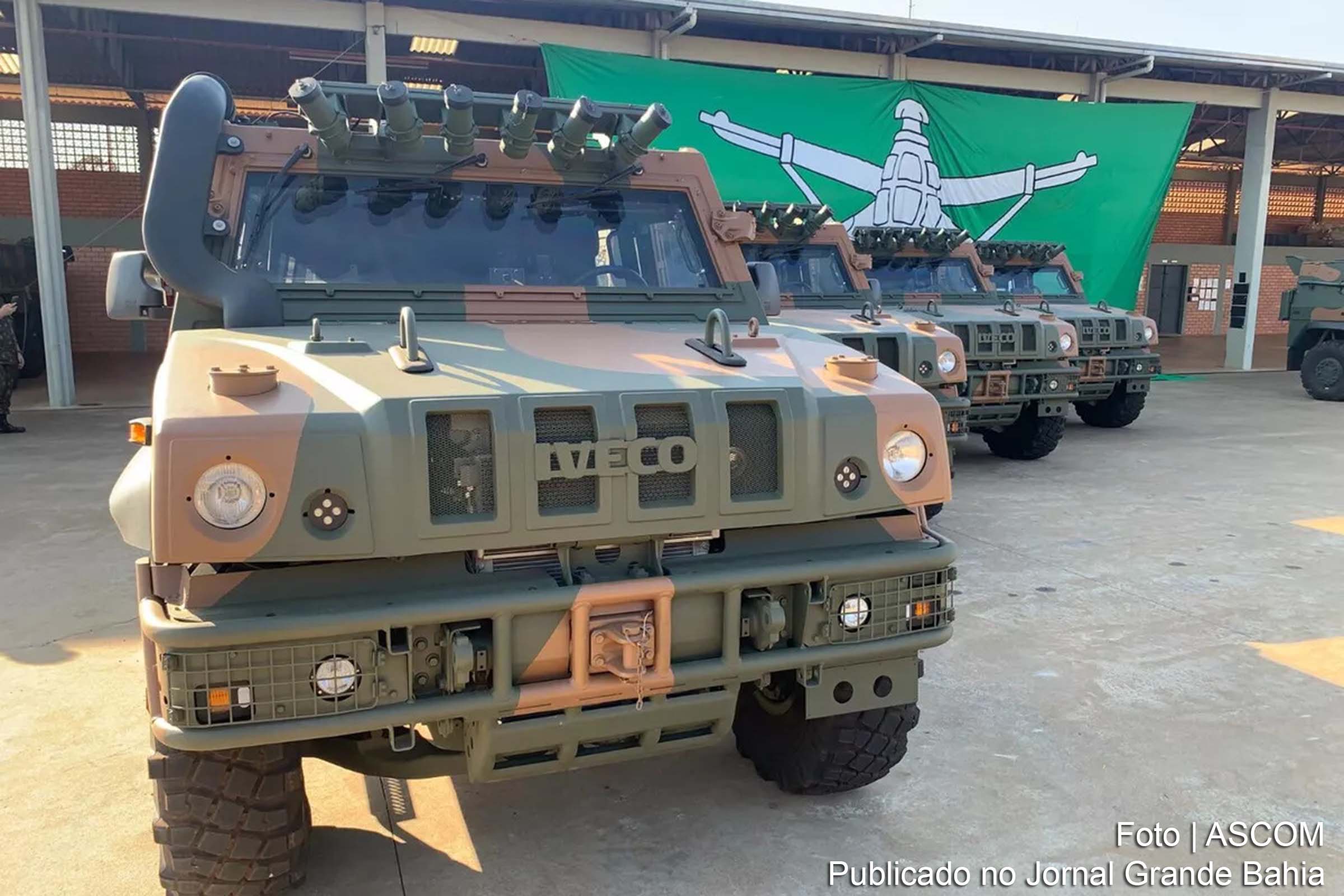 O Exército Brasileiro adquiriu 420 Viaturas Blindadas Multitarefa Leves sobre Rodas 4x4 Guaicurus, reforçando a defesa nacional e incentivando a produção interna de componentes militares.