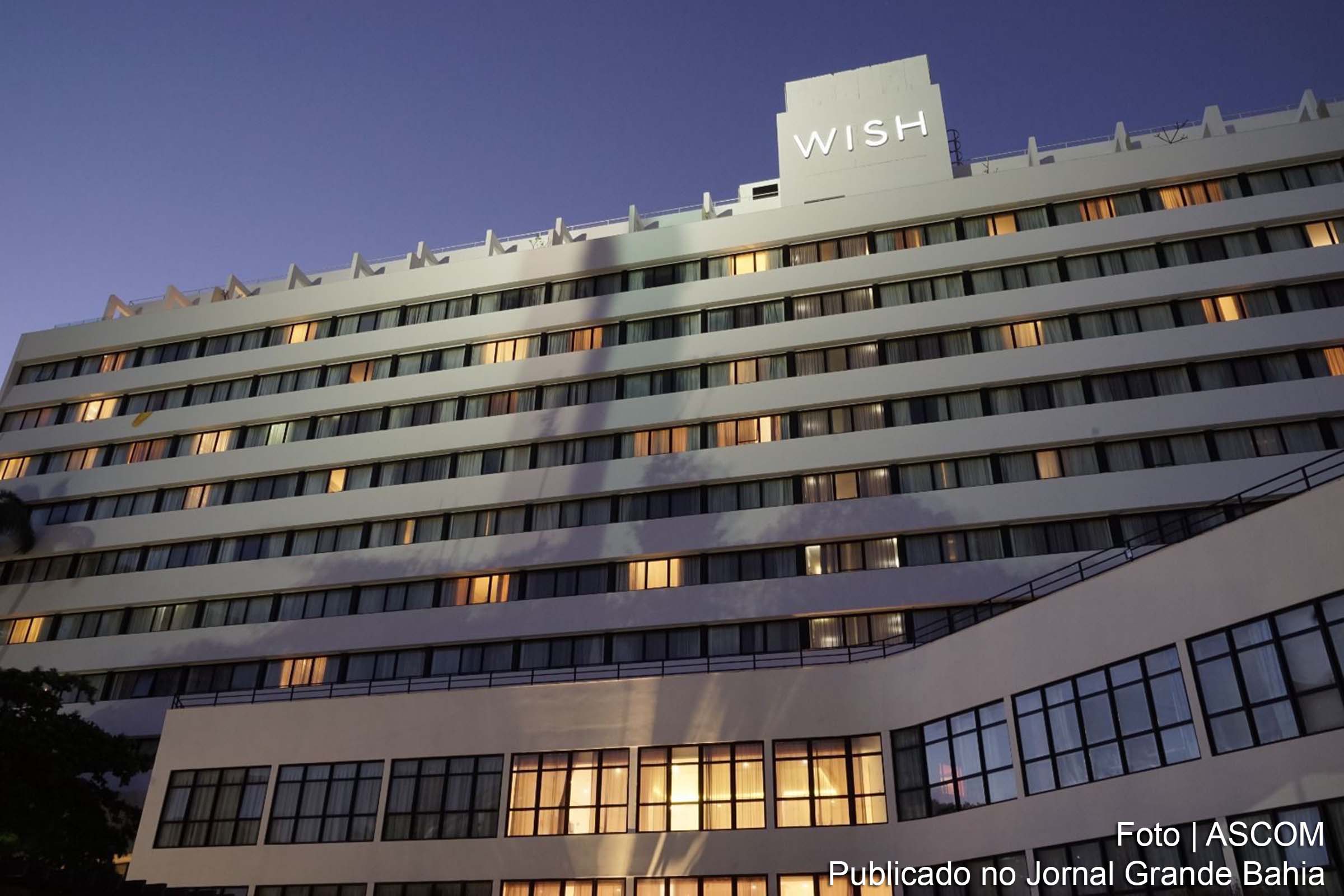 Celebração conjunta marca os 72 anos do Wish Hotel da Bahia e os 18 anos da Oquei Entretenimento.