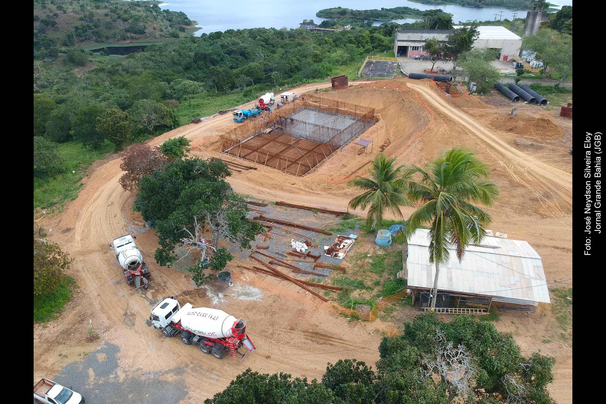 Obras de ampliação do sistema de abastecimento de água em Feira de Santana seguem em ritmo acelerado, visando atender à crescente demanda da região.