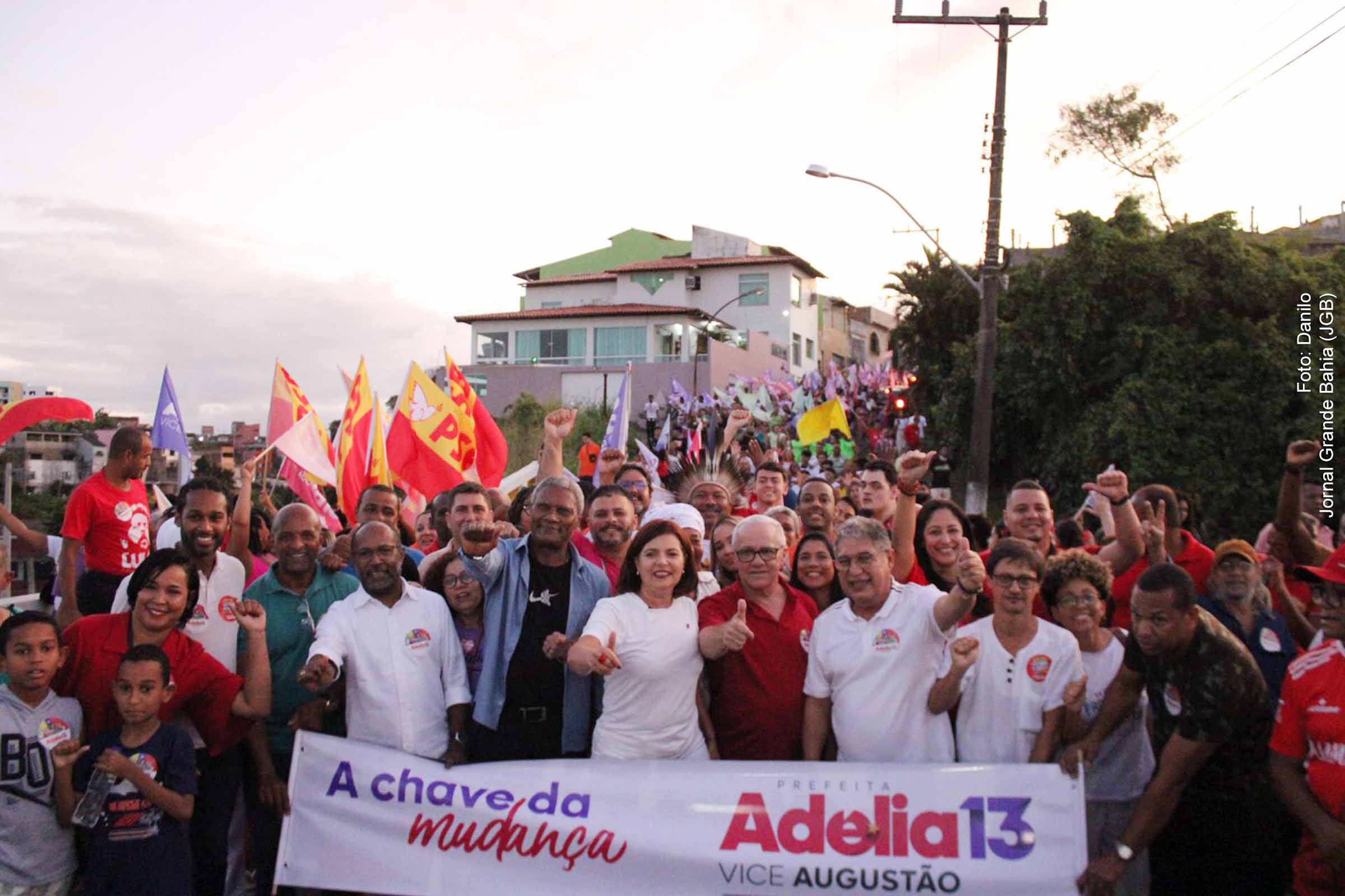 Início da campanha de Adélia e Augustão é marcada por grande caminhada e inauguração de comitê em Ilhéus