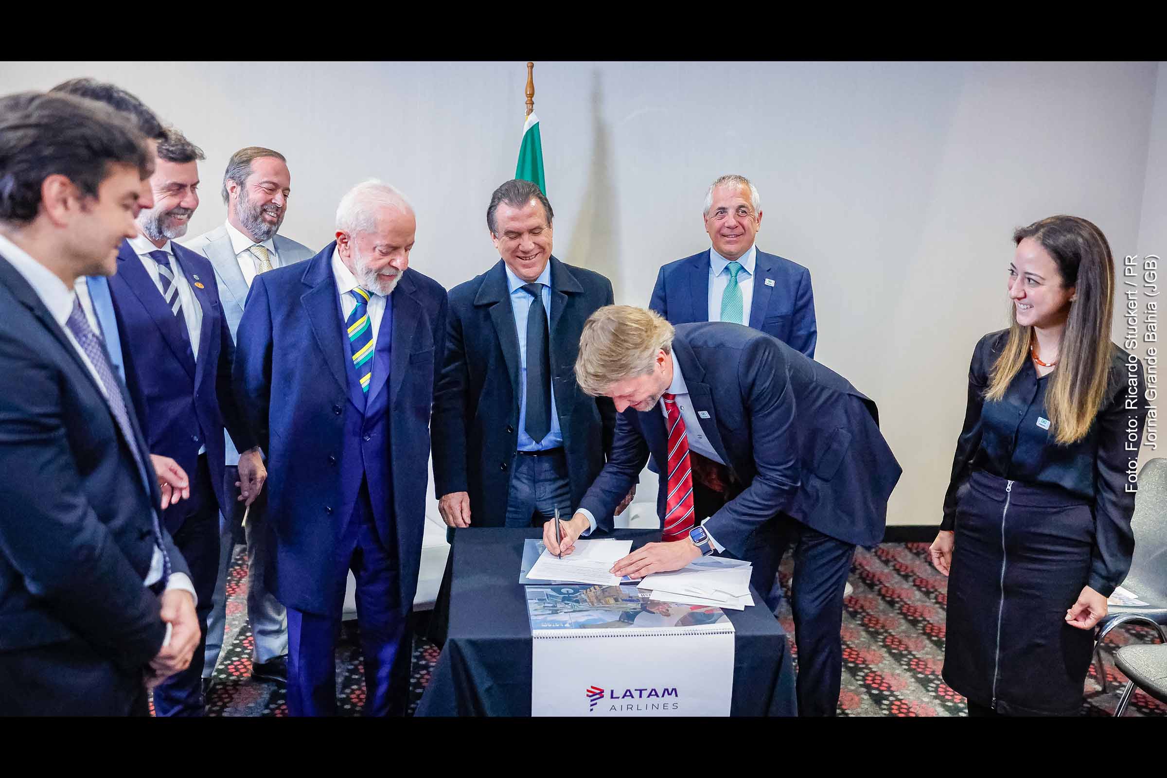 Em missão no Chile, comitiva brasileira, liderada pelo presidente Lula, discute expansão de voos e fortalecimento da indústria aeronáutica nacional.