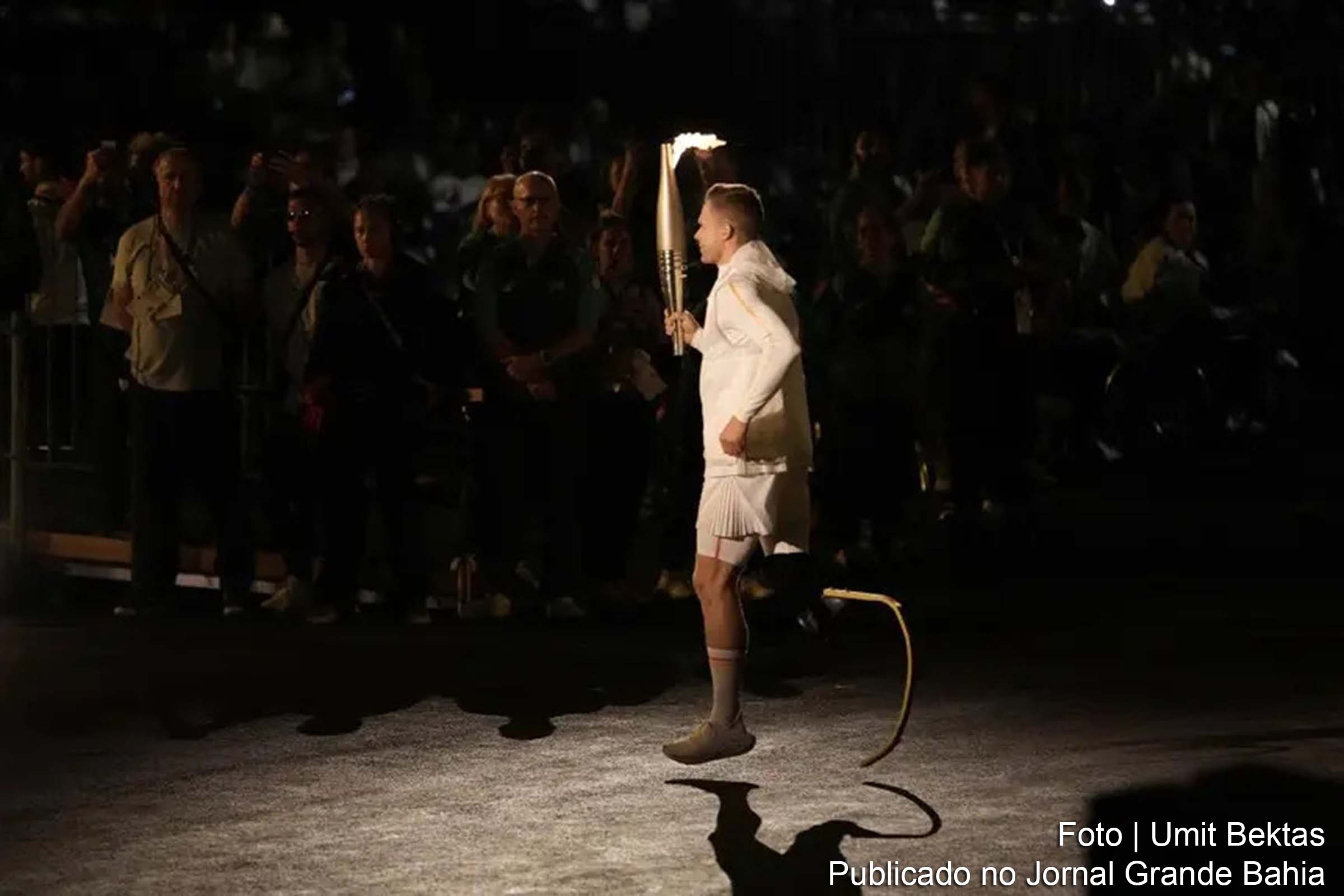 O desfile dos atletas pelas avenidas de Paris marcou a cerimônia de abertura dos Jogos Paralímpicos, que destacou a diversidade e a inclusão.