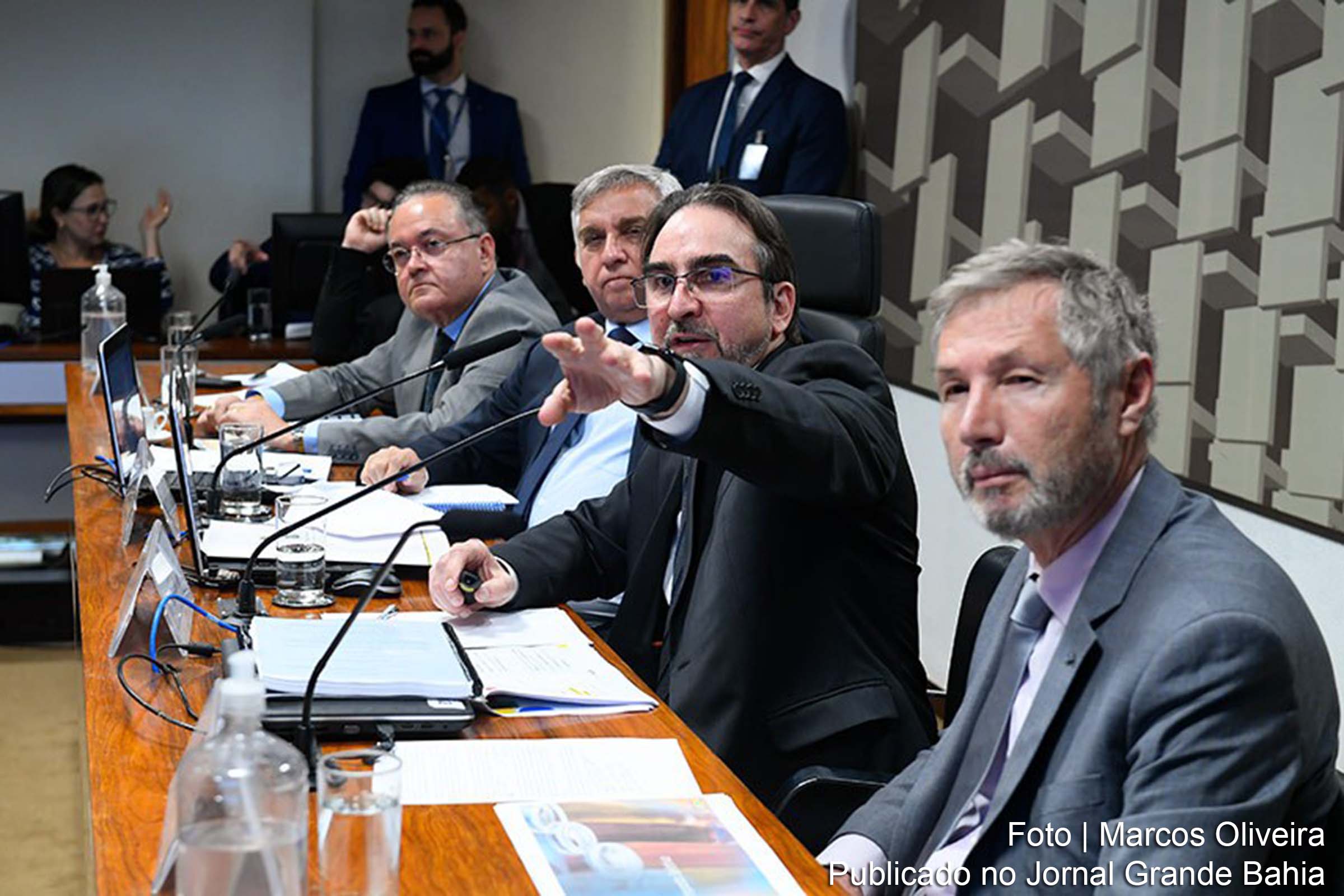 Especialistas e parlamentares discutem a regulamentação da reforma tributária e sugerem melhorias no PLP 68/2024, atualmente em análise no Senado.