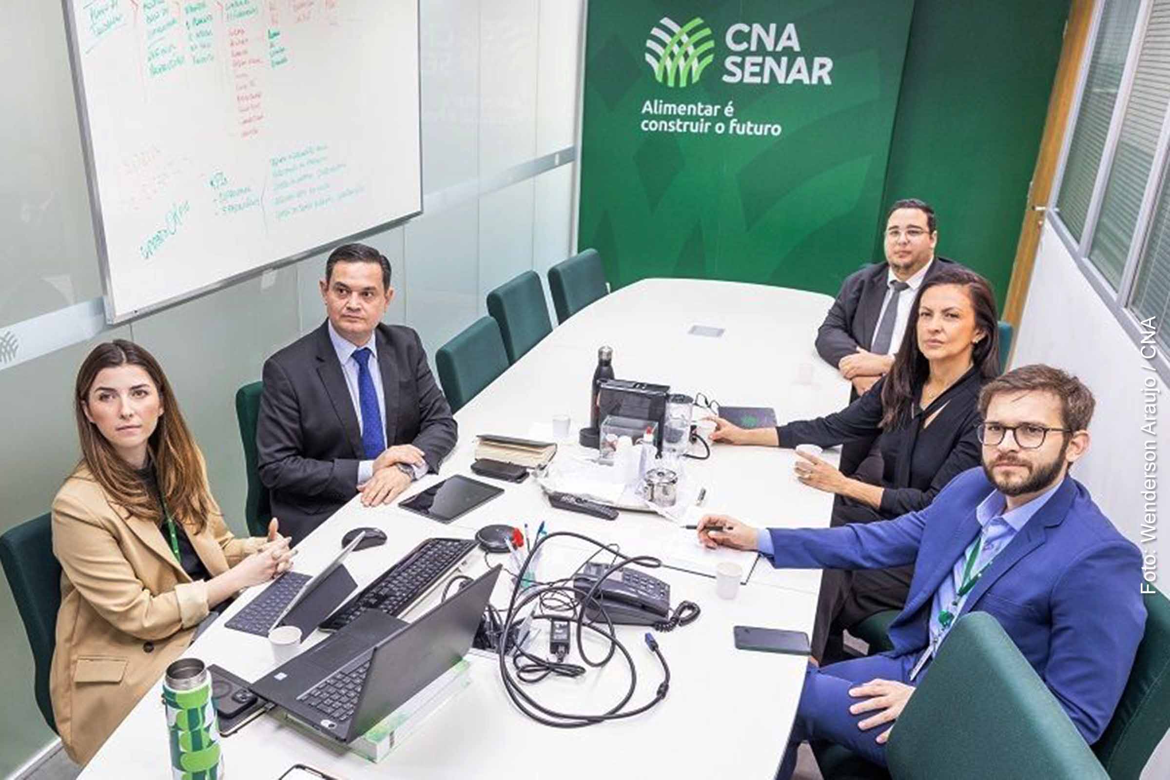 Confederação Nacional da Agricultura discute impactos do cenário político internacional na economia brasileira