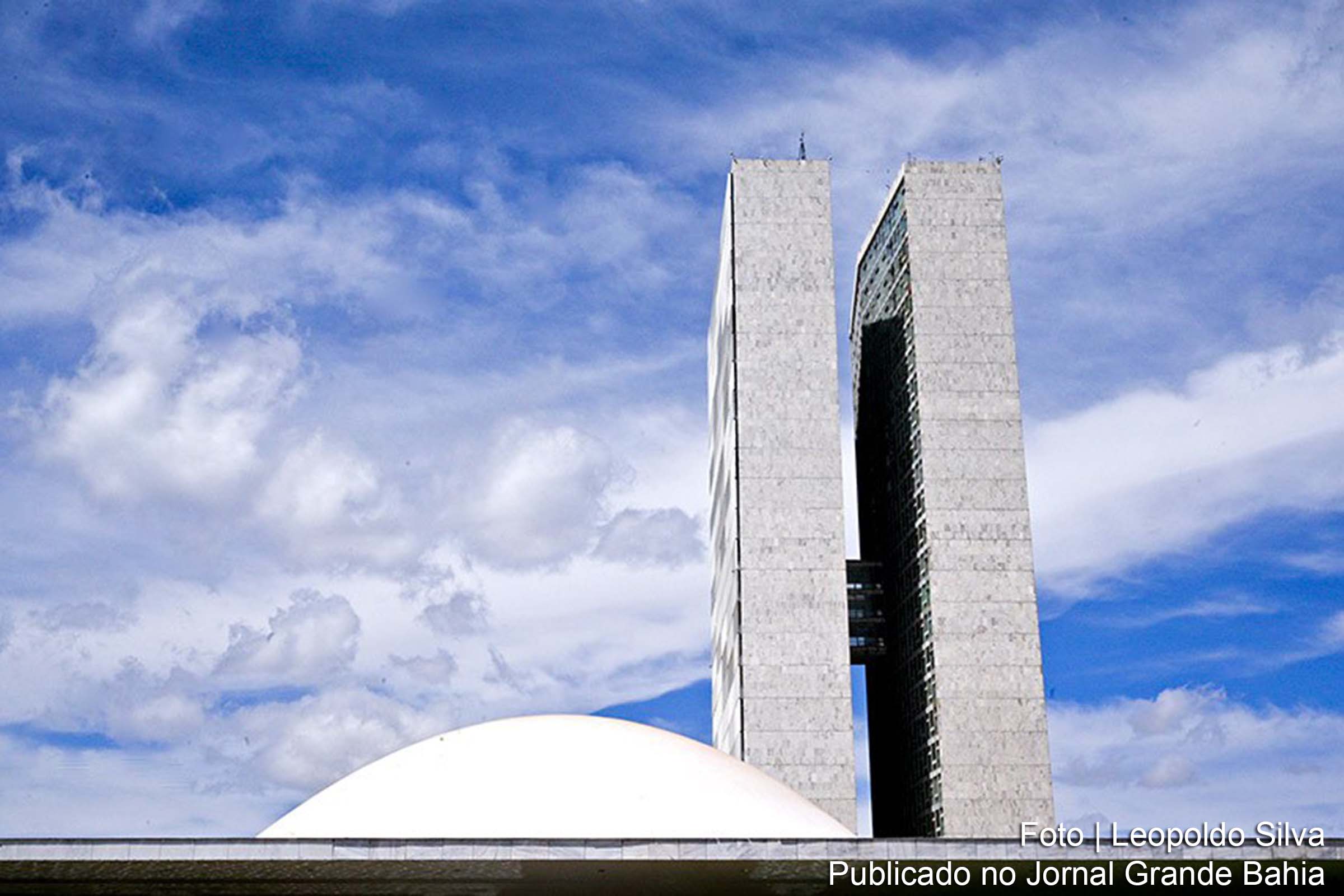 Estudo da Instituição Fiscal Independente aponta que a elevação da Contribuição Social sobre o Lucro Líquido é a única medida capaz de compensar as renúncias fiscais decorrentes da reoneração gradual da folha salarial até 2027.