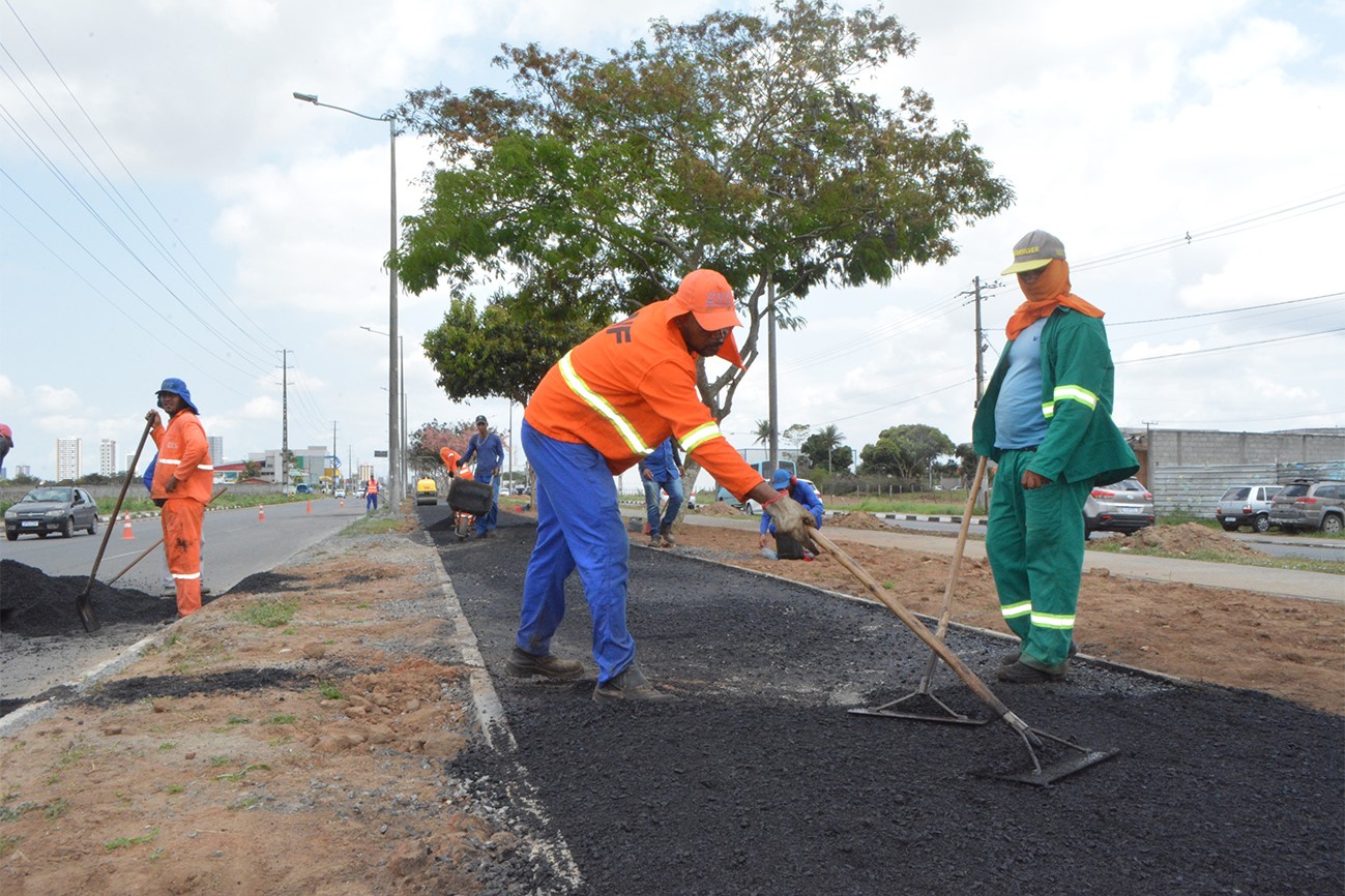 Obras em andamento na Avenida Fraga Maia incluem a construção de uma praça, uma academia ao ar livre e a continuidade da ciclovia.