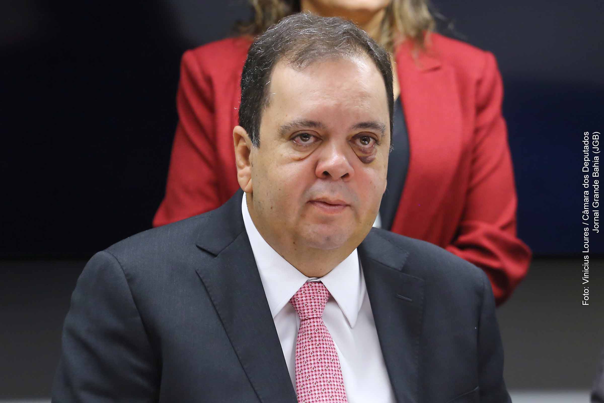 Presidente da Câmara dos Deputados, Arthur Lira, planeja anunciar seu candidato à sucessão ainda em agosto de 2024, provocando receios no governo quanto às implicações políticas do movimento antecipado. Elmar Nascimento, do partido União Brasil da Bahia, deve ser anunciado como potencial sucessor.