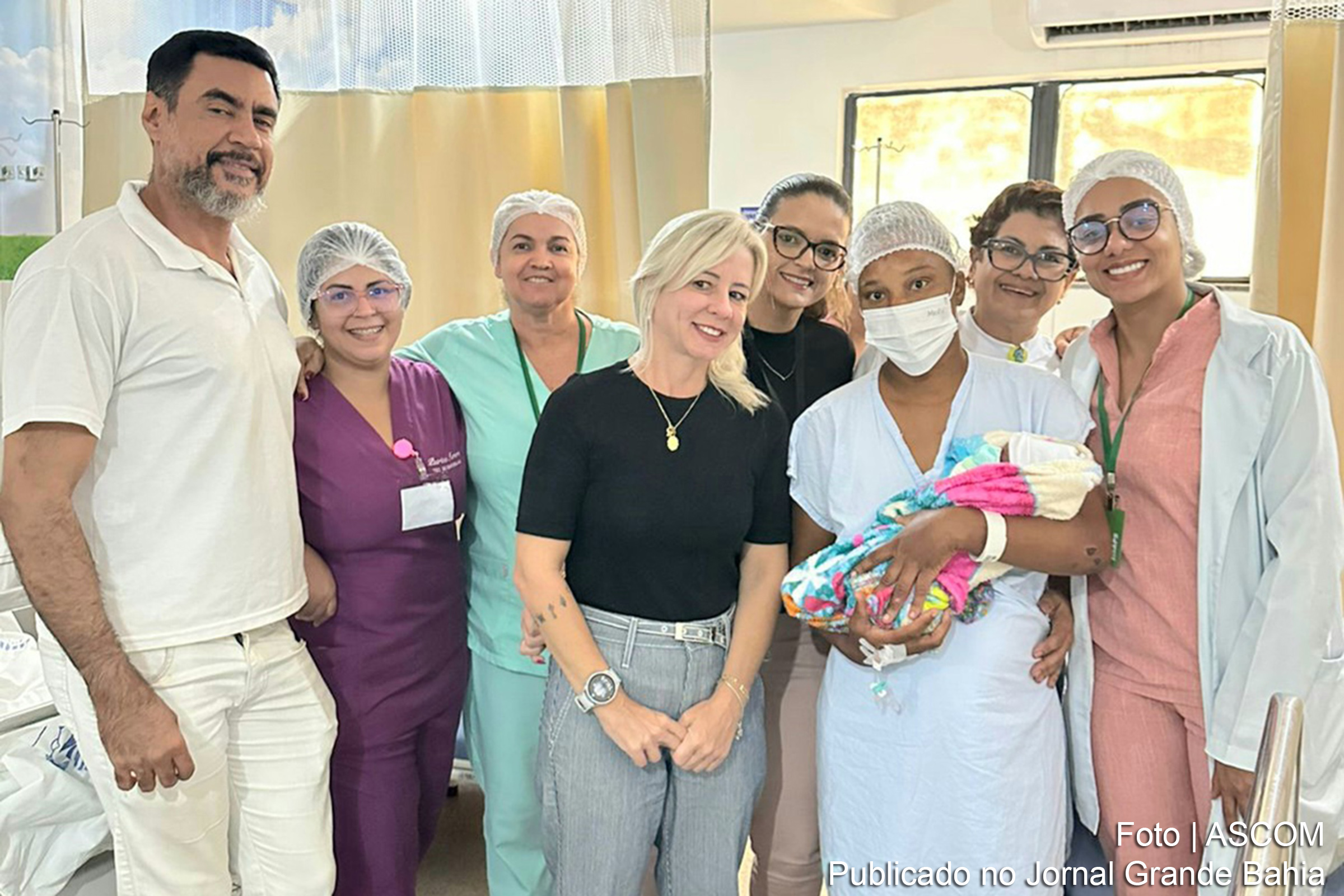 Joelma de Jesus Freitas recebeu um enxoval para sua filha recém-nascida no primeiro dia da campanha Agosto Dourado, que visa promover o aleitamento materno.