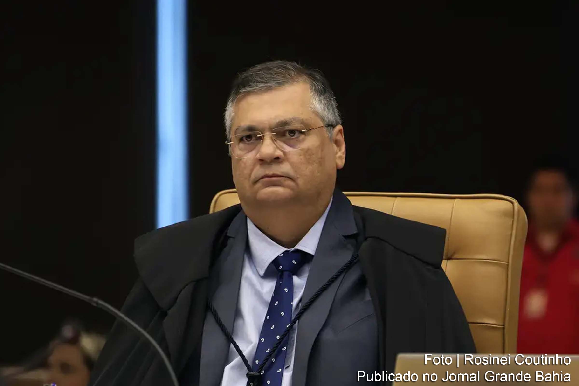 Ministro Flávio Dino suspende pagamento de emendas impositivas e impõe medidas de transparência