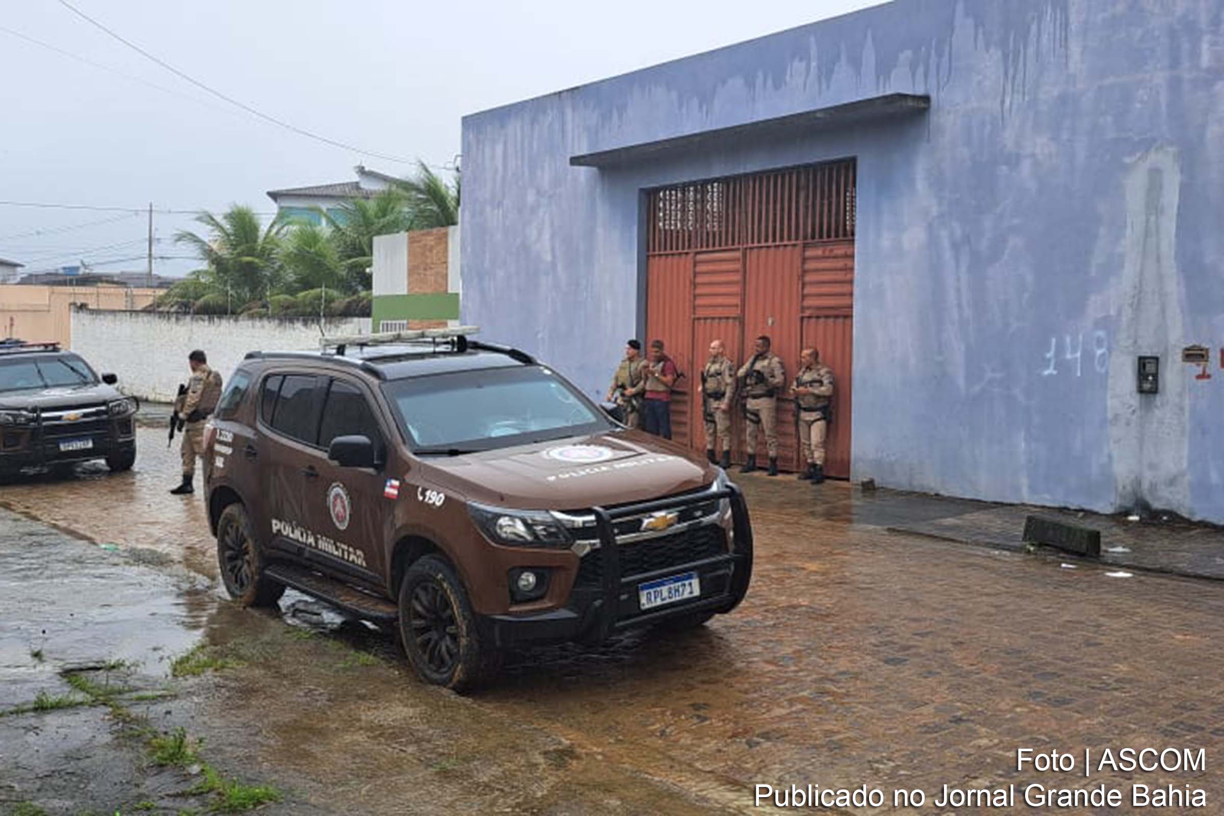 A FICCO Ilhéus capturou um criminoso condenado por assassinar a esposa em 2010, desmantelando um bunker utilizado para esconderijo na cidade de Camacan.