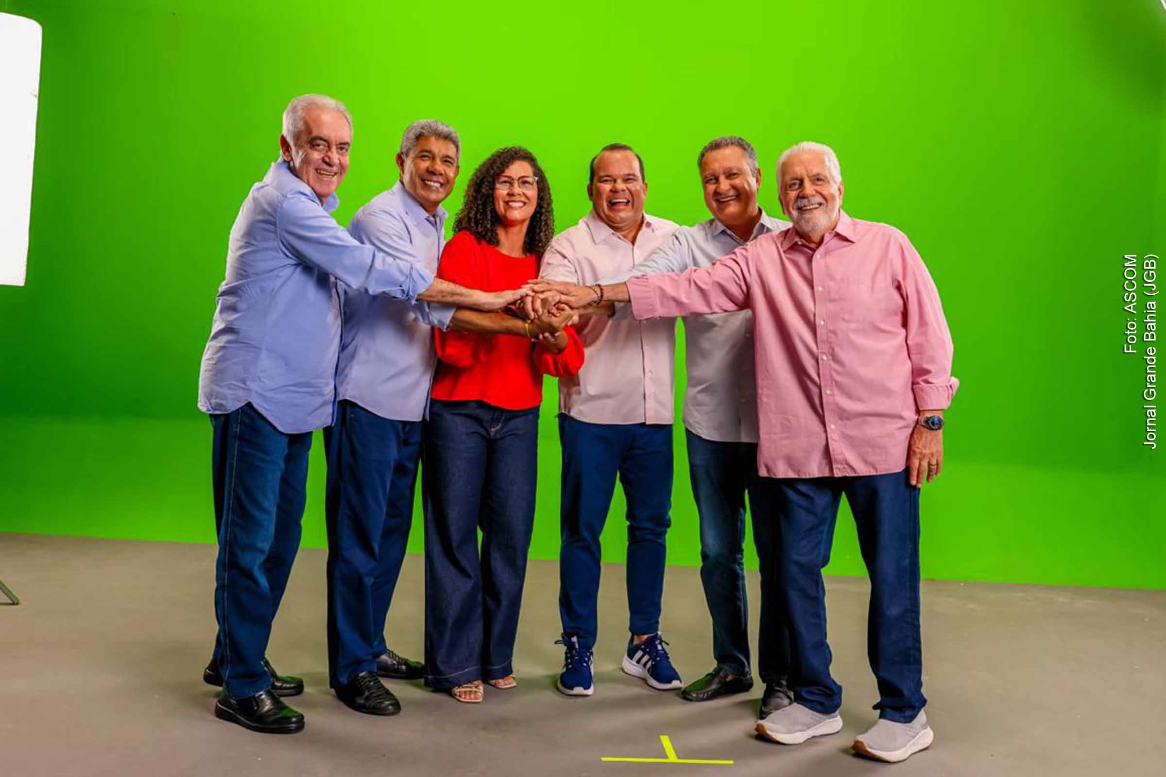 Geraldo Junior e Fabya Reis, ao lado de Jerônimo Rodrigues, Rui Costa, Jaques Wagner e Otto Alencar.