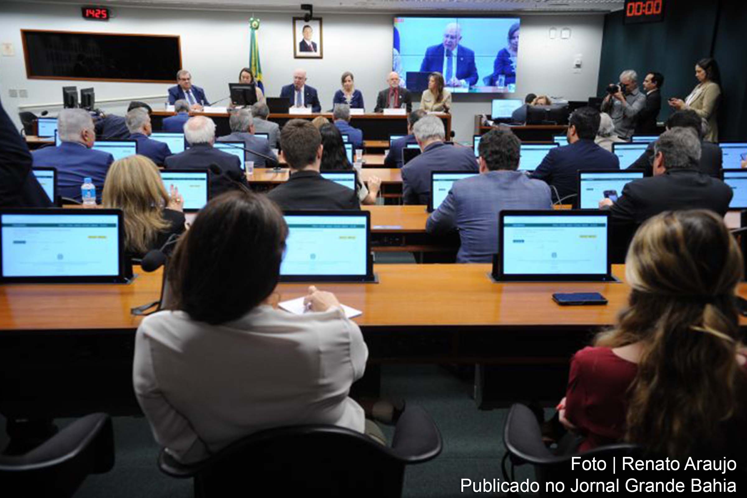 Marco legal do hidrogênio de baixa emissão é celebrado por governadores do Ceará e Piauí, que veem na nova legislação uma oportunidade de alavancar a industrialização no Nordeste a partir de 2025.