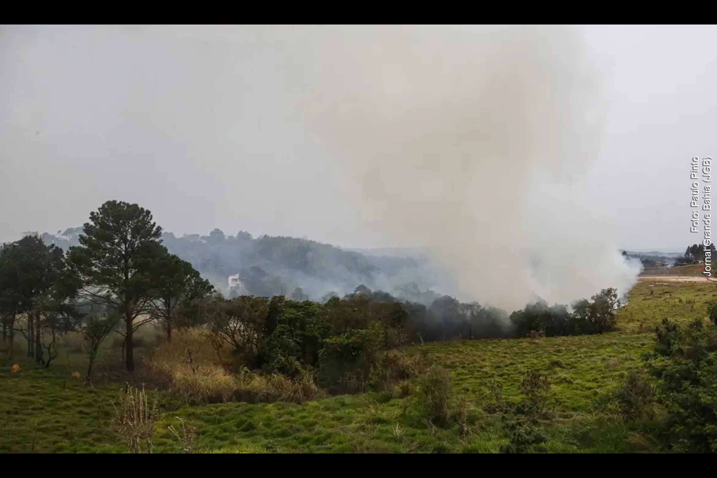 O governador de São Paulo, Tarcísio de Freitas, confirmou a prisão de dois suspeitos de provocar incêndios criminosos no interior do estado. A operação ocorre em meio a uma série de queimadas que atingem diversas regiões.