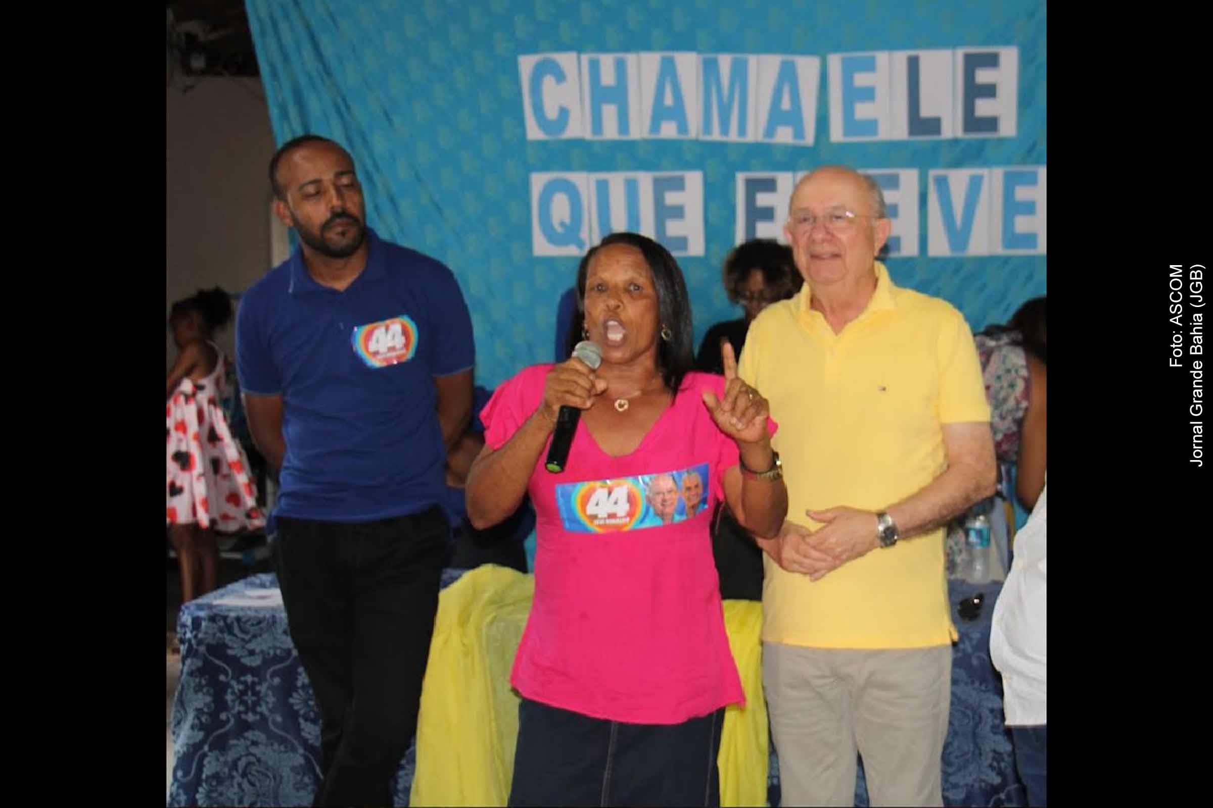 Irmã do vereador Luiz da Feira manifesta apoio a José Ronaldo para prefeito de Feira de Santana nas Eleições 2024 durante evento em Bonfim