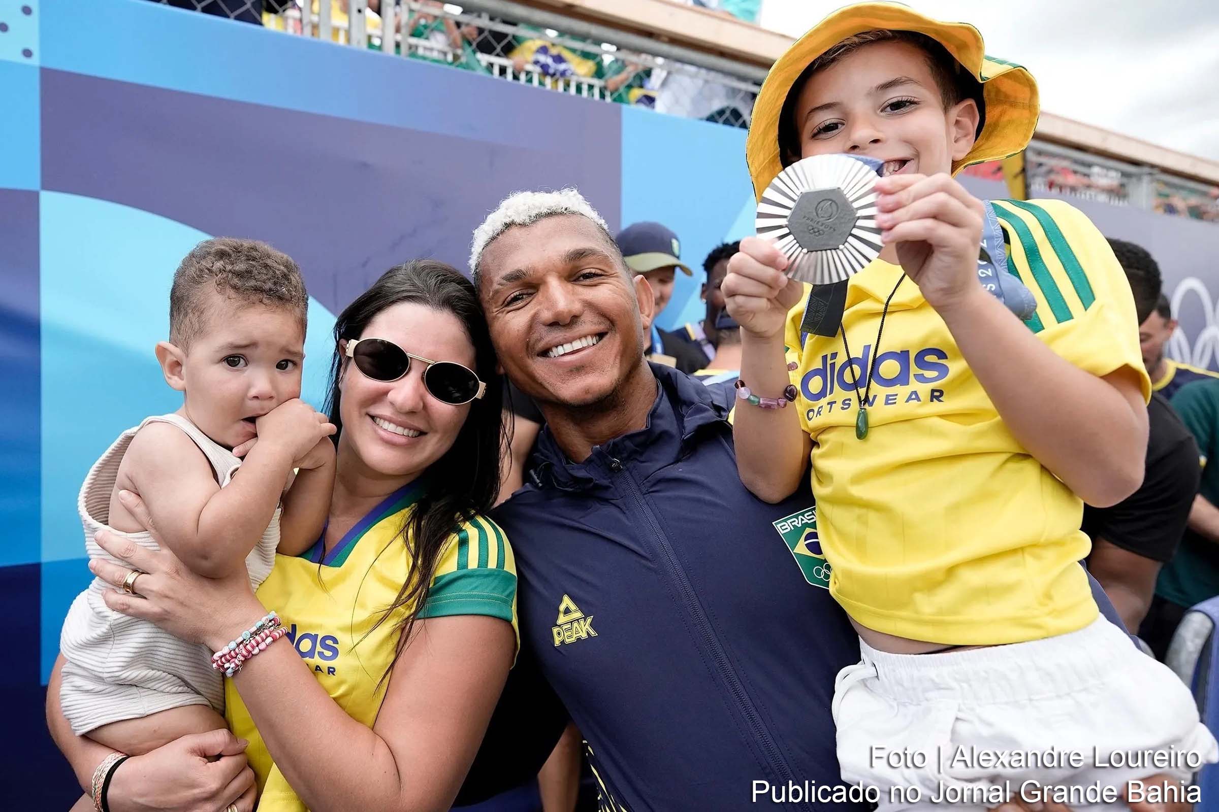 Canoísta brasileiro Isaquias Queiroz conquista sua quinta medalha olímpica ao garantir a prata na prova C1 1000m nas Olimpíadas de Paris 2024.