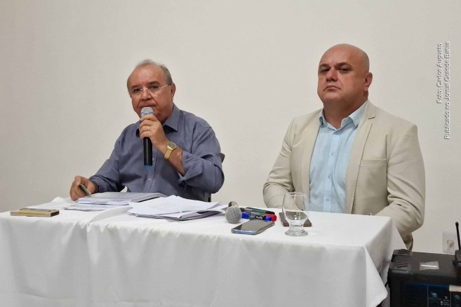 Vereador e ex-presidente do legislativo feirense José Carneiro Rocha (União Brasil) ao lado do irmão e advogada Manoel Carneiro.