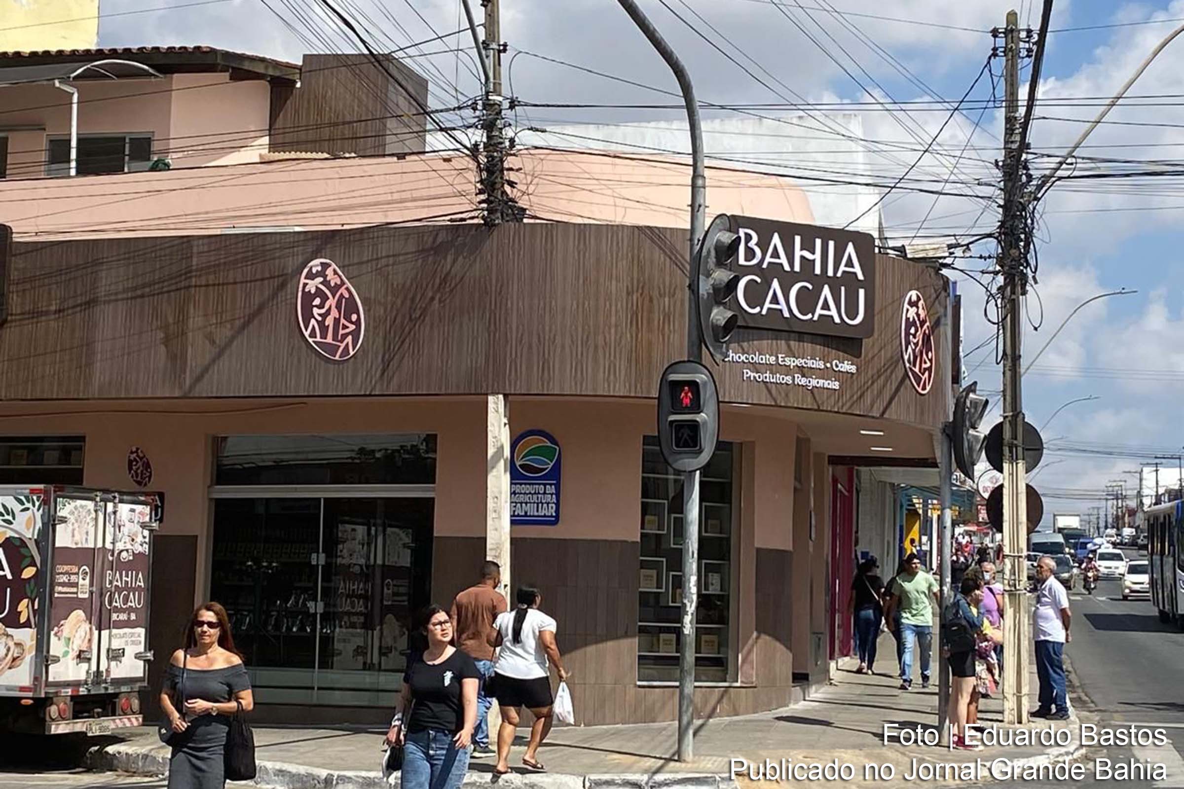 A expansão conta com apoio do Governo do Estado, que investiu em equipamentos e assistência técnica para melhorar a produção de cacau.