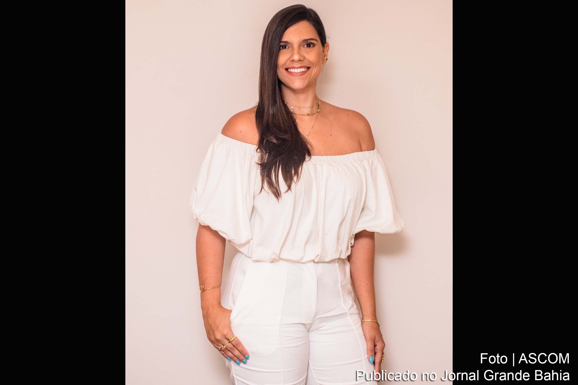 Natália Coelho apresenta a Cozinha Dom Amaro na Mostra CASAS CONCEITO 2024, no Palacete Tira-Chapéu em Salvador, destacando a influência da obra de seu pai, o artista Jorge Amaro.