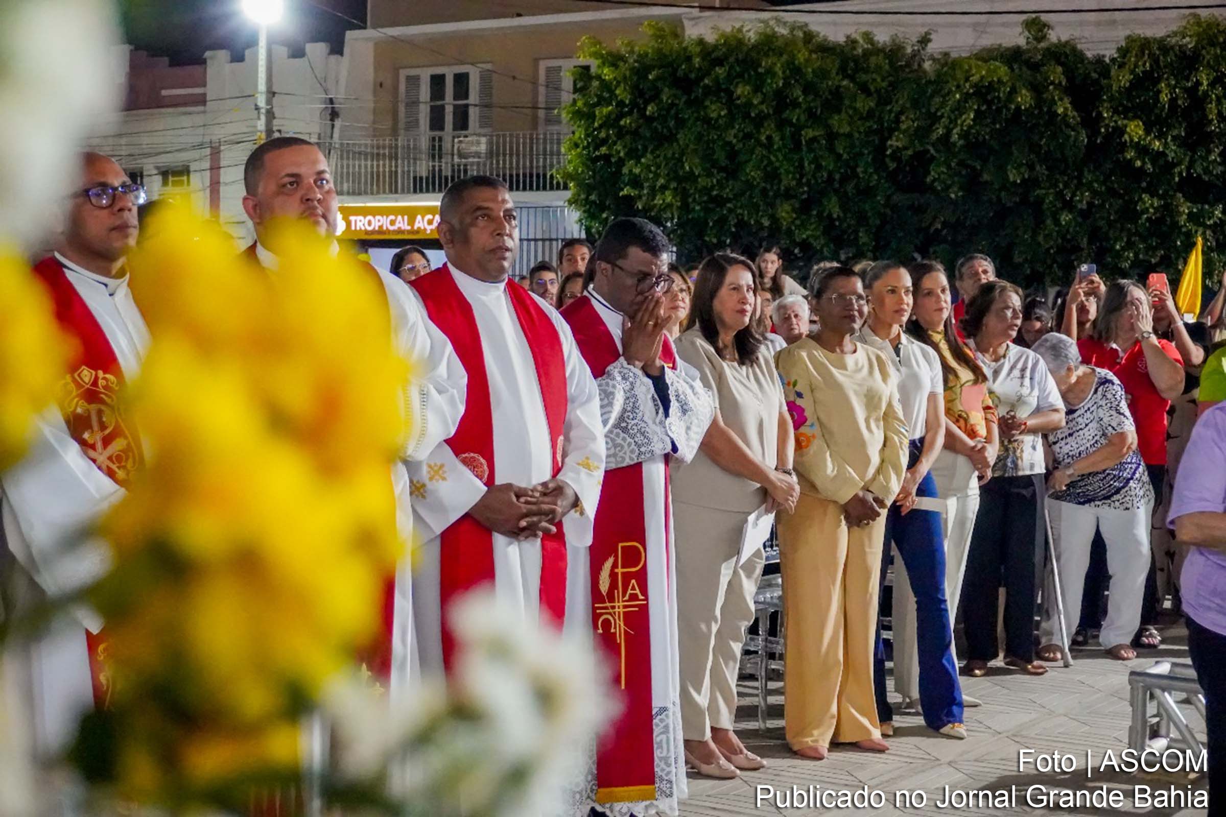 A prefeita Suzana Ramos participou da cerimônia de posse de Dom Valdemir Vicente, novo bispo da Diocese de Juazeiro, na Catedral-Santuário Nossa Senhora das Grotas.