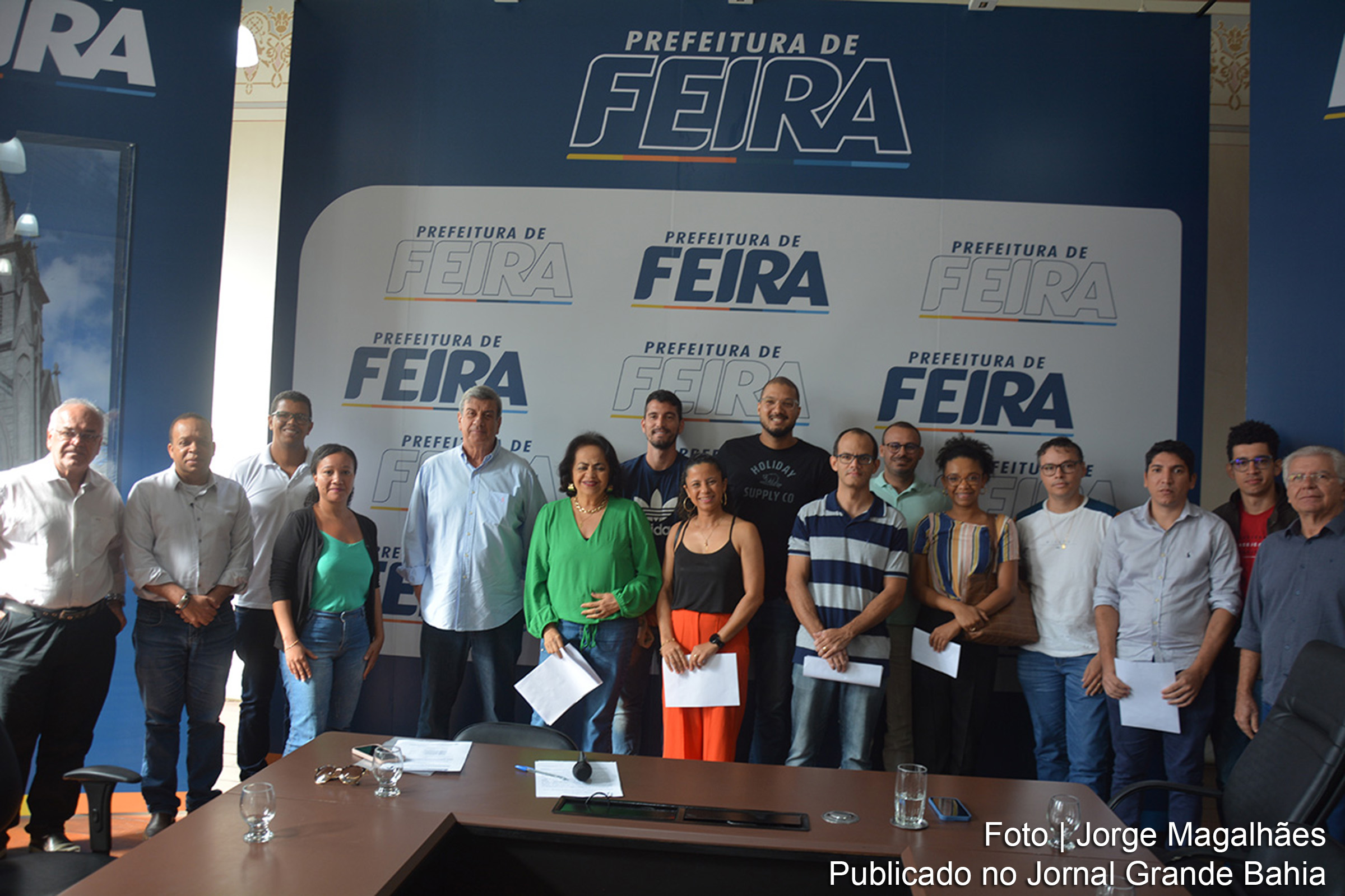 Dez novos professores assumem seus cargos na rede municipal de ensino de Feira de Santana, com destaque para a atuação em educação física em escolas de tempo integral.