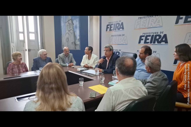 Cerimônia de assinatura do Termo de Anuência liderado pelo prefeito Colbert Martins marca o início do processo de doação de terreno à UFRB, visando a potencial criação de uma nova universidade federal em Feira de Santana.